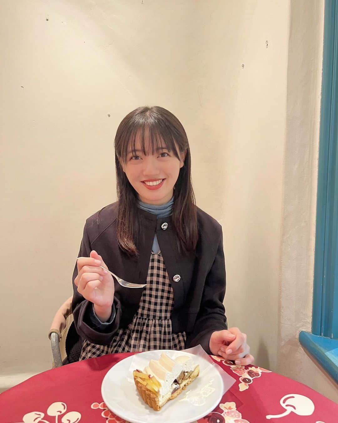 希山愛のインスタグラム：「* #おいもすたぐらむ  今日は #さつまいもの日 🍠 こんなにお芋を大好きにしてくれた おばあちゃんにも 全国のおいしいお芋にも感謝です☺️！  これからも大好きなお芋を お腹いっぱい食べれますように…‪‪❤︎‬  #キルフェボン の #さつまいもタルト！ ホクホクなお芋とクリームで とろけるような優しさが溢れてました🫶🏻🫧  #お芋好きにはたまらん #お芋 #お芋スイーツ #quilfaitbon #ケーキ #タルト #sweets #福岡カフェ #天神カフェ #followme #99line」