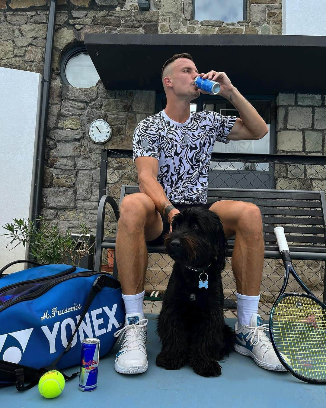 マートン・フチョビッチさんのインスタグラム写真 - (マートン・フチョビッチInstagram)「perfect tennis weather ☀️ with the best company and essentials🫐 @redbullhu #summeredition」10月13日 20時06分 - fucsovicsmarci