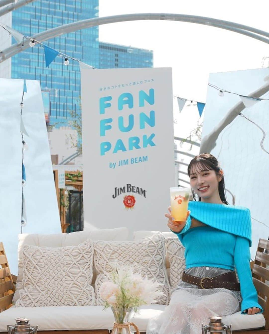 古川優香さんのインスタグラム写真 - (古川優香Instagram)「FAN FUN PARK by JIM BEAMに参加しました！来てくれた子ありがとう😗💕💕✨ 自分が監修したガーリックバター味の唐揚げもみんな気に入ってくれたって聞きました🫶わかるおいしいよな🥵🩵  "好きなコトを詰め込む"をテーマにいろんな人がそれぞれ好きなコトを監修してできあがったイベントで、自分はフードを監修させていただきました🍖🍴💕  楽しいコンテンツ満載なのでぜひ遊びに行ってみてね👽🩵 10/15までMIYASHITA PARKで開催してます！ #PR #ジムビーム #FANFUNPARKbyJIMBEAM」10月13日 20時06分 - iamyukaf