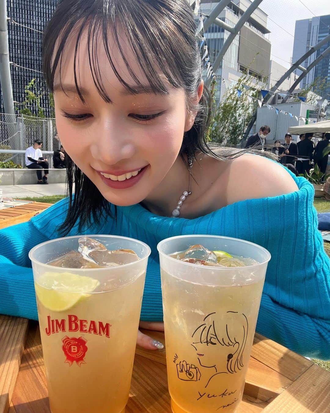 古川優香のインスタグラム：「FAN FUN PARK by JIM BEAMに参加しました！来てくれた子ありがとう😗💕💕✨ 自分が監修したガーリックバター味の唐揚げもみんな気に入ってくれたって聞きました🫶わかるおいしいよな🥵🩵  "好きなコトを詰め込む"をテーマにいろんな人がそれぞれ好きなコトを監修してできあがったイベントで、自分はフードを監修させていただきました🍖🍴💕  楽しいコンテンツ満載なのでぜひ遊びに行ってみてね👽🩵 10/15までMIYASHITA PARKで開催してます！ #PR #ジムビーム #FANFUNPARKbyJIMBEAM」