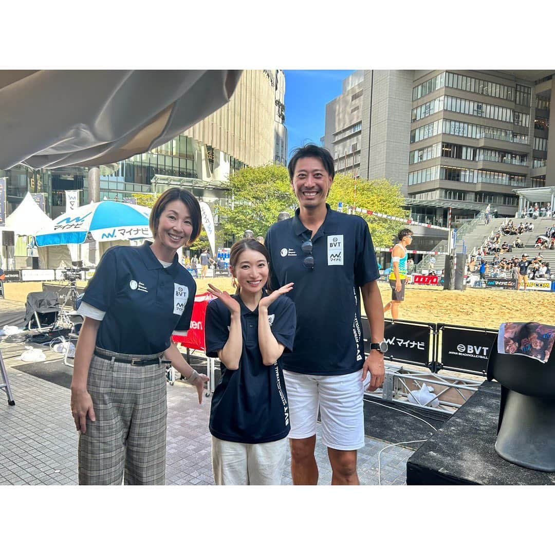 浦田聖子さんのインスタグラム写真 - (浦田聖子Instagram)「． 大阪と言えば‼︎駅前でビーチバレー🏐🙌  今日からグランフロント大阪大会始まりました！階段客席からの応援もグランフロントらしい楽しみ方の一つ✨ 土日の戦いもぜひお楽しみください☆  #マイナビジャパンビーチバレーボールツアー #グランフロント大阪大会  #グランフロント大阪  #10周年おめでとうございます  全日本ジュニア選抜で一緒だった今井さんとの初解説 ありがとうございました！ #実況 #山田桃子アナウンサー」10月13日 20時07分 - satoko_urata