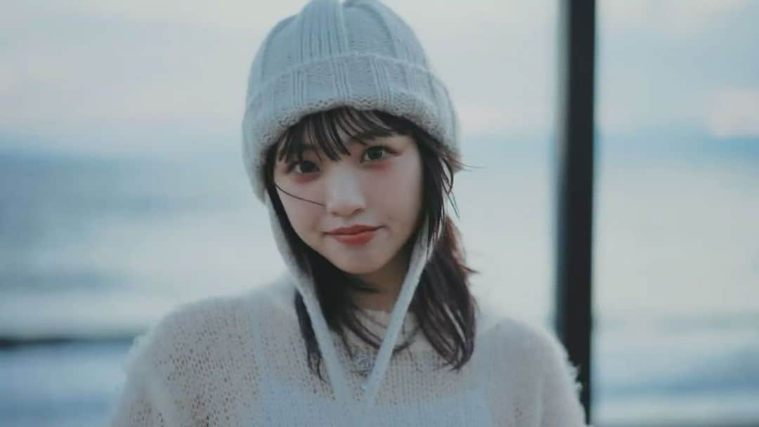 しまものインスタグラム：「「恋だとは」MusicVideoを公開しました🌼⁣ ⁣ YouTubeでみんなチェックしてね！⁣ ⁣ 今回も楽曲制作に本当にたくさんの方が⁣ 携わってくださり完成できました🥲⁣ ⁣ 本当にありがとうございます！⁣ ⁣ たくさんの人の心に寄り添えますように。⁣ ⁣ #しまも #恋だとは #koidatowa⁣ #shimamo #originalsong #Newsingle⁣ ⁣」