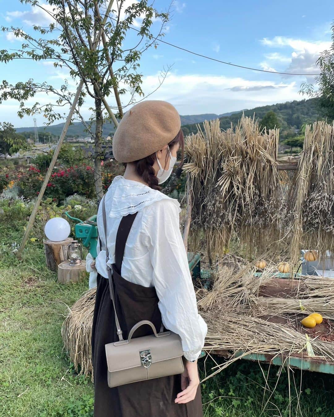 はやめいさんのインスタグラム写真 - (はやめいInstagram)「. フラワーパークに遊びに行った日は ブラウンやベージュ系のお洋服で リンクコーデしました 🌰🐿 ̖́-  去年娘っちとふたりでUGGのブーツを 履いていたのですがサイズアウト してしまったので今年も 購入しようとおもっています🛒🎀  bag @cafune.official   届いてから使うのを楽しみに していたカバンをおろしました (˶՞･֊･՞˶)  Cafuneのbagははじめて 使いましたがすごく気に入って しまいました 🎶 ( *ᐢ´꒳`ᐢ* )  #mycafune #カフネバッグ#pr #こども #こどものいる生活#シングルマザー#シンママ#シンママライフ#こどものいる暮らし#キッズ#ママスタグラム#２歳8ヶ月#むすめふく#プチプラコーデ#mamagirl#ママファッション#ママコーデ#親子服#親子コーデ#キッズコーデ#uggブーツ#ugg」10月13日 20時09分 - haya.mei