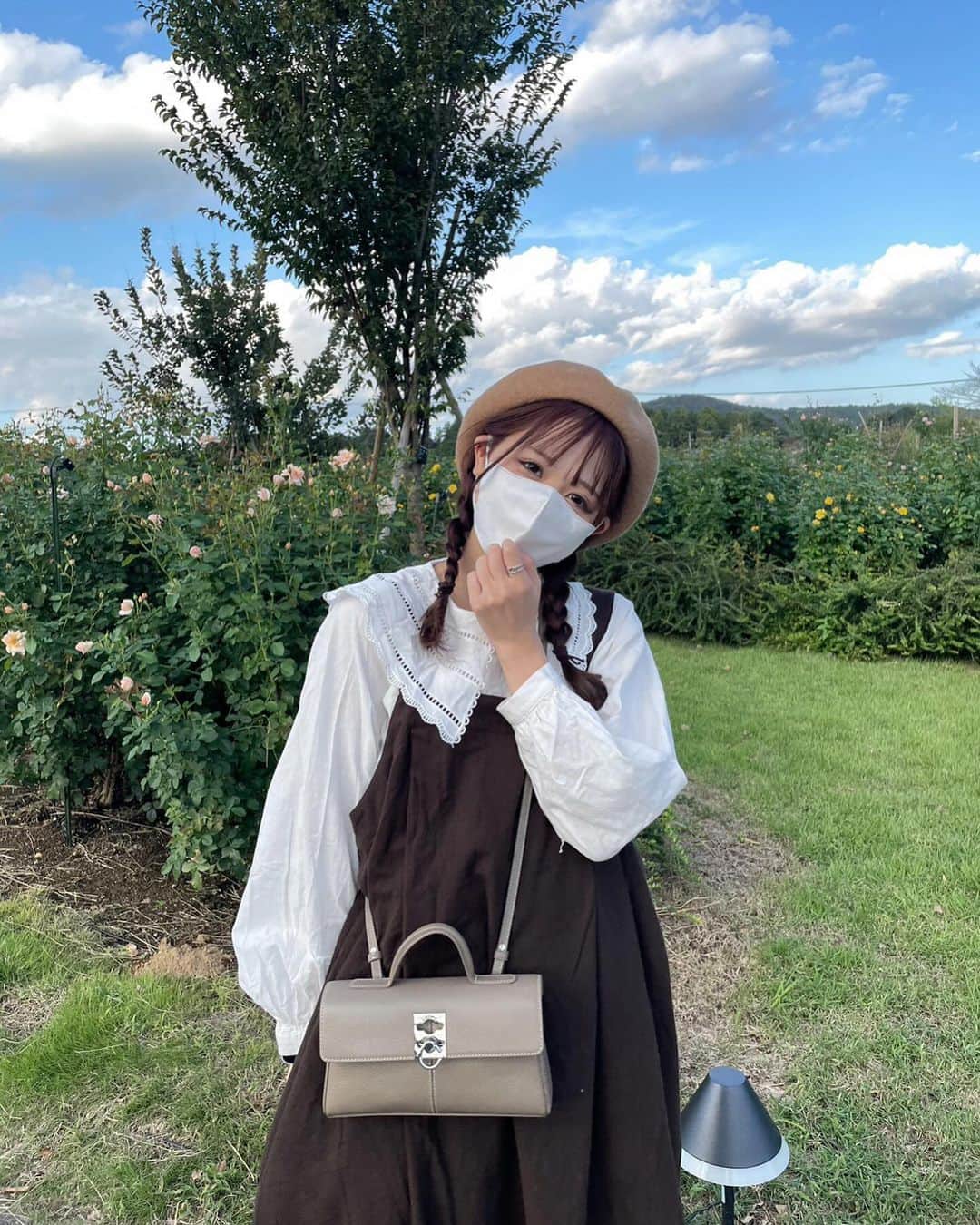 はやめいさんのインスタグラム写真 - (はやめいInstagram)「. フラワーパークに遊びに行った日は ブラウンやベージュ系のお洋服で リンクコーデしました 🌰🐿 ̖́-  去年娘っちとふたりでUGGのブーツを 履いていたのですがサイズアウト してしまったので今年も 購入しようとおもっています🛒🎀  bag @cafune.official   届いてから使うのを楽しみに していたカバンをおろしました (˶՞･֊･՞˶)  Cafuneのbagははじめて 使いましたがすごく気に入って しまいました 🎶 ( *ᐢ´꒳`ᐢ* )  #mycafune #カフネバッグ#pr #こども #こどものいる生活#シングルマザー#シンママ#シンママライフ#こどものいる暮らし#キッズ#ママスタグラム#２歳8ヶ月#むすめふく#プチプラコーデ#mamagirl#ママファッション#ママコーデ#親子服#親子コーデ#キッズコーデ#uggブーツ#ugg」10月13日 20時09分 - haya.mei