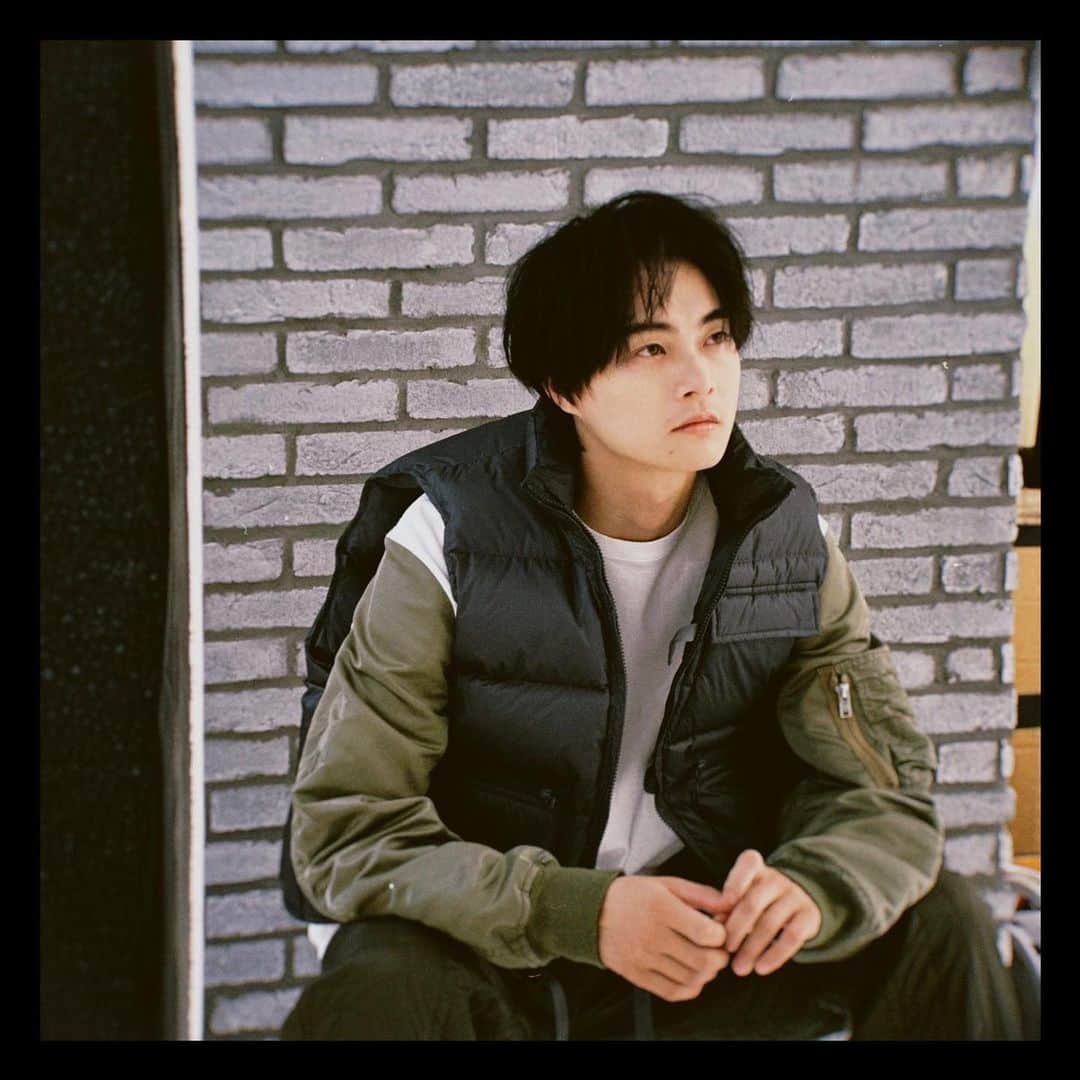 結木滉星さんのインスタグラム写真 - (結木滉星Instagram)「🎂  結木滉星バースデーイベントのグッズ&特典会の内容が発表になりましたー！！ オフショット公開😆  チケットの先行申し込みも残り2日です。 15日までなのでお早めに！！ 先行申し込みのお客様限定のオリジナルラバーバンドも可愛いので是非是非🤣🤣🤣  詳しい詳細リンクはストーリーとハイライトに！  今回は ・ブロマイド ・ステッカー ・アクリルキーホルダー ・スポーツウェア ・靴下 ・巾着 です！  #結木滉星 #バースデーイベント #2023 #オフショット #グッズ #特典会 #詳細みてみてね」10月13日 20時14分 - kouseiyuki_official