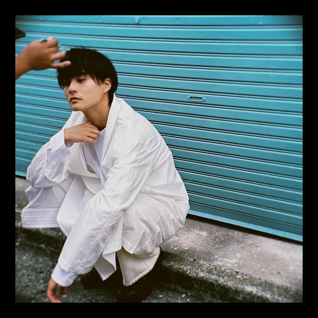 結木滉星さんのインスタグラム写真 - (結木滉星Instagram)「🎂  結木滉星バースデーイベントのグッズ&特典会の内容が発表になりましたー！！ オフショット公開😆  チケットの先行申し込みも残り2日です。 15日までなのでお早めに！！ 先行申し込みのお客様限定のオリジナルラバーバンドも可愛いので是非是非🤣🤣🤣  詳しい詳細リンクはストーリーとハイライトに！  今回は ・ブロマイド ・ステッカー ・アクリルキーホルダー ・スポーツウェア ・靴下 ・巾着 です！  #結木滉星 #バースデーイベント #2023 #オフショット #グッズ #特典会 #詳細みてみてね」10月13日 20時14分 - kouseiyuki_official