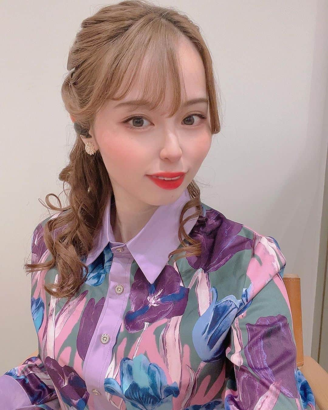 和田真里のインスタグラム：「牡蠣コース料理また行きたいな～🦪 銀座の夜にお待ちしております🌼(՞ o̴̶̷̤ ̫ o̴̶̷̤ ՞) ． #温泉モデル #クラブホステス #グラドル  #今戸神社 ⛩ #温泉旅館 #温泉旅行 #温泉めぐり #温泉デート 🫶🏻 #混浴 #温泉ソムリエ #野湯 #秘湯 🤫 #photo #travel 📸 #一人旅 #旅好きな人と繋がりたい #旅スタグラム 🌎🗺 #銀座 #銀座クラブ #ホステス #歌舞伎町 #六本木 🏰 #ガールズバー #キャバ嬢 #ラウンジ嬢 #スナック #ホスト 🍾✴︎ #銀座ホステス #グラビアアイドル #わだまり 👸🏻‪」