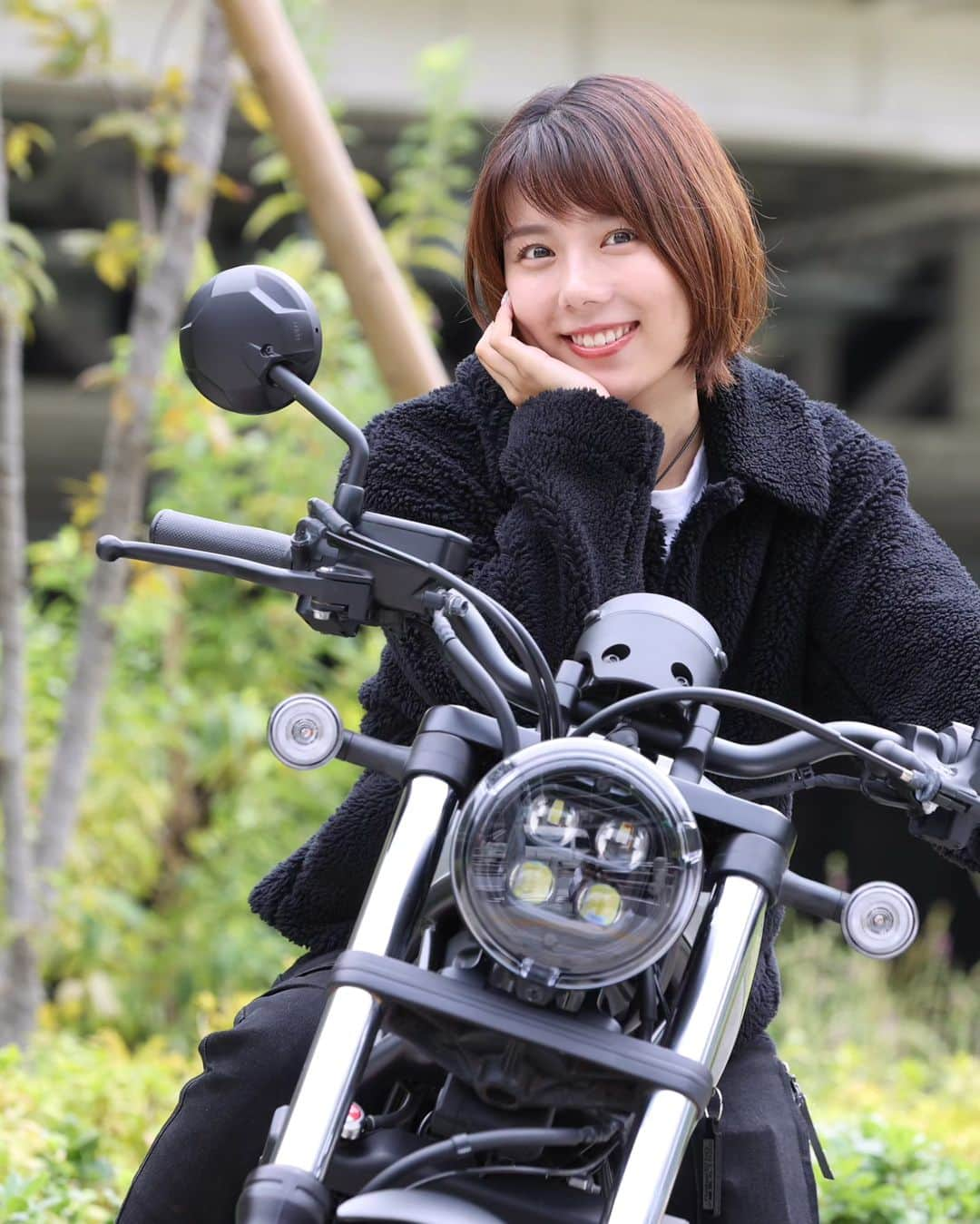 小野木里奈のインスタグラム：「_ HONDA『Rebel250』 . 📸@isesatoru . 連載コラムで インプレ書いてます✏️ . 毎週月曜更新の 『小野木里奈の◯◯◯◯◯日和』 もよろしくです💫 . . .」