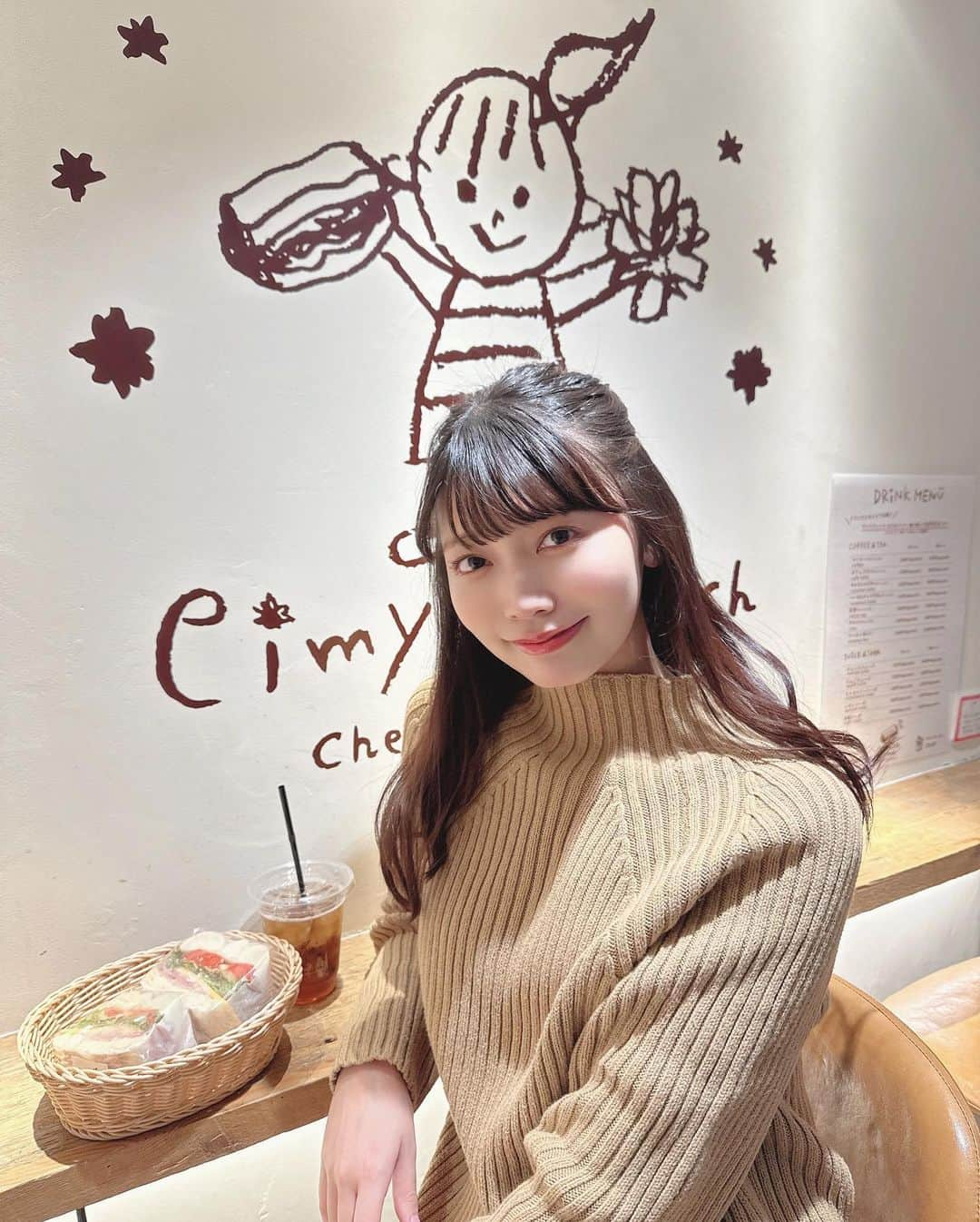 松下玲緒菜さんのインスタグラム写真 - (松下玲緒菜Instagram)「. サンドウィッチではBLTが1番すき🍅 トマトが入ってるサンドウィッチ見ると惹かれる😳 . このニットこの間買ったのだけどいくらだと思う？😳 . . . #eimysandwichルミネ新宿店 #eimysandwich #プレミアムサンドウィッチ #サンドウィッチ専門店 #新宿パン #新宿パン屋 #新宿ランチ #新宿テイクアウト」10月13日 20時30分 - matsushita_reona