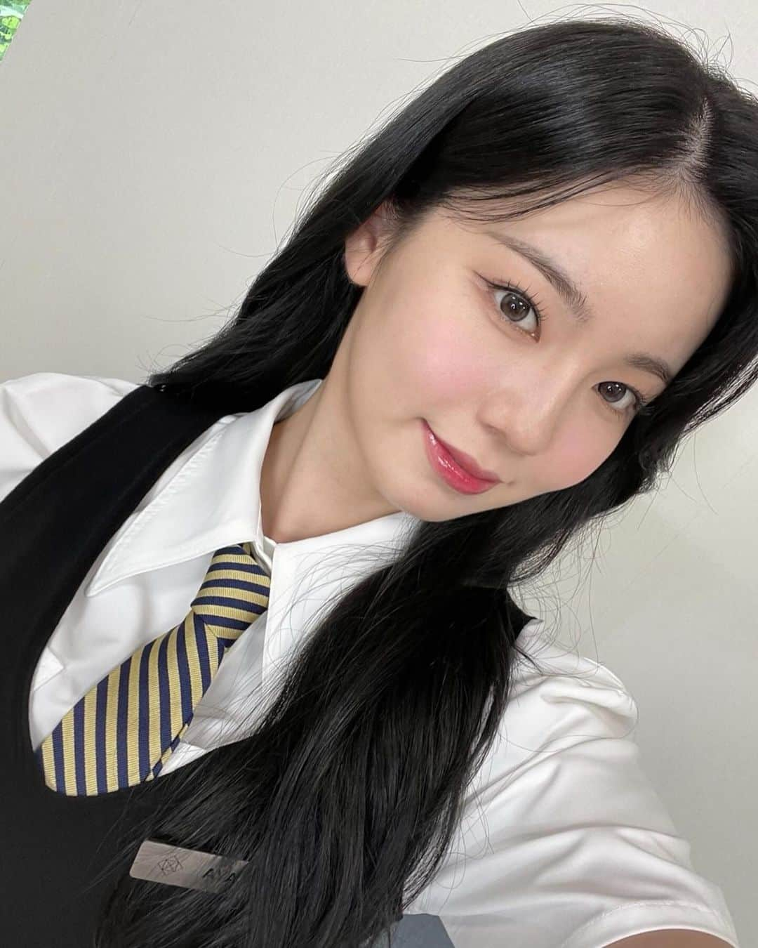 NiziUさんのインスタグラム写真 - (NiziUInstagram)「안녕👋🏻나 아야카라고해🤍 • • • #制服彩花だよ#🌷🌷🌷#NicetomeetU」10月13日 20時25分 - niziu_artist_official