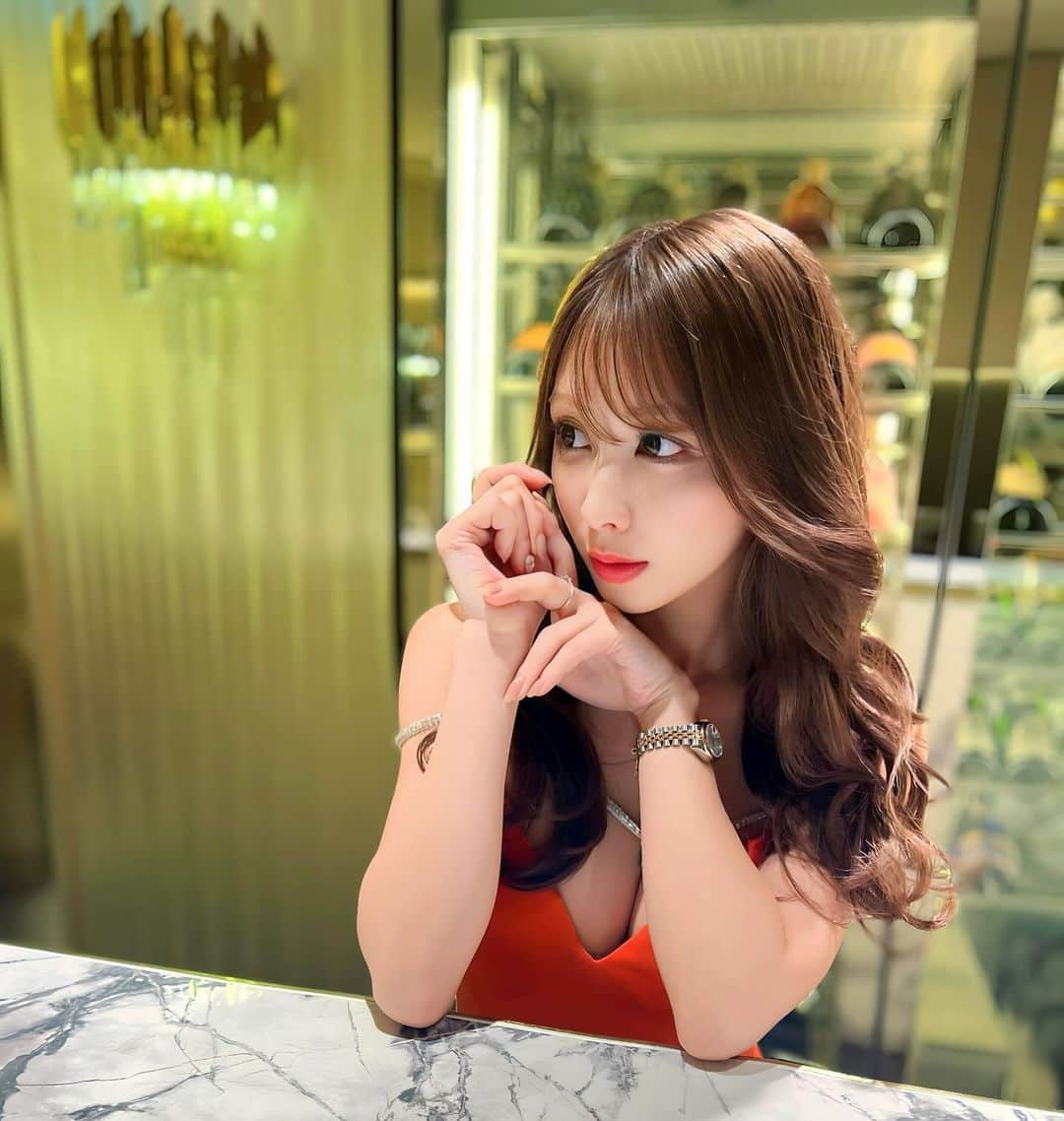 咲のインスタグラム：「🍊🧡   #キャバクラ#キャバ嬢#ホステス#夜職 #キャバドレス#キャバ嬢ヘアメイク  #ローブドフルール  #盛岡キャバ#盛岡キャバクラ #すすきの#仙台#国分町#盛岡#中洲 #歌舞伎町#六本木#銀座#北新地 #可愛い #かわいい #可愛い女の子  #筋トレ #オシャ嬢」