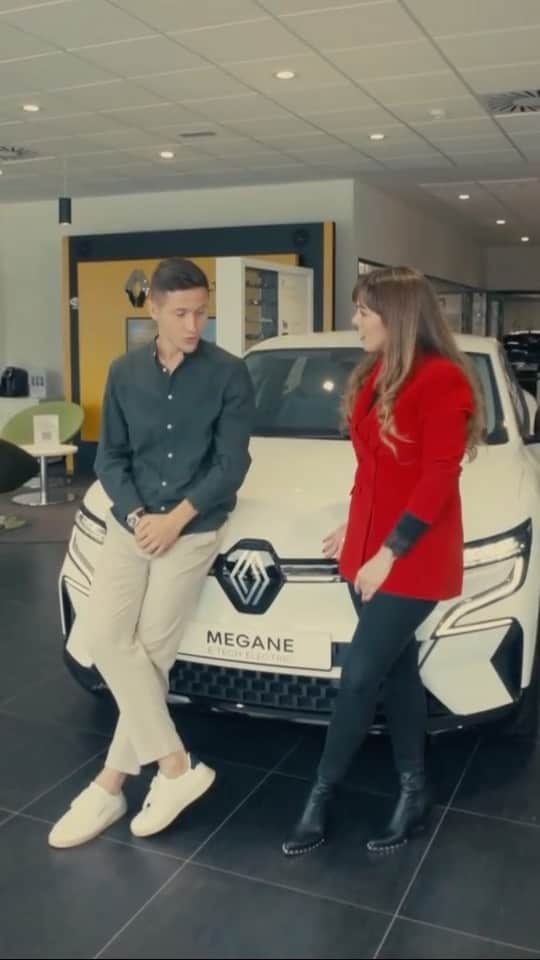 アンデル・エレーラのインスタグラム：「⚽ Volvemos con una 2ª parte de #preguntasyrespuestas con @anderherrera. ¿Quieres seguir conociéndole? ¡dale al ▶️ y no te lo pierdas!   #renaultgaursa #renaulution #meganeelectriclife #grupogaursa」