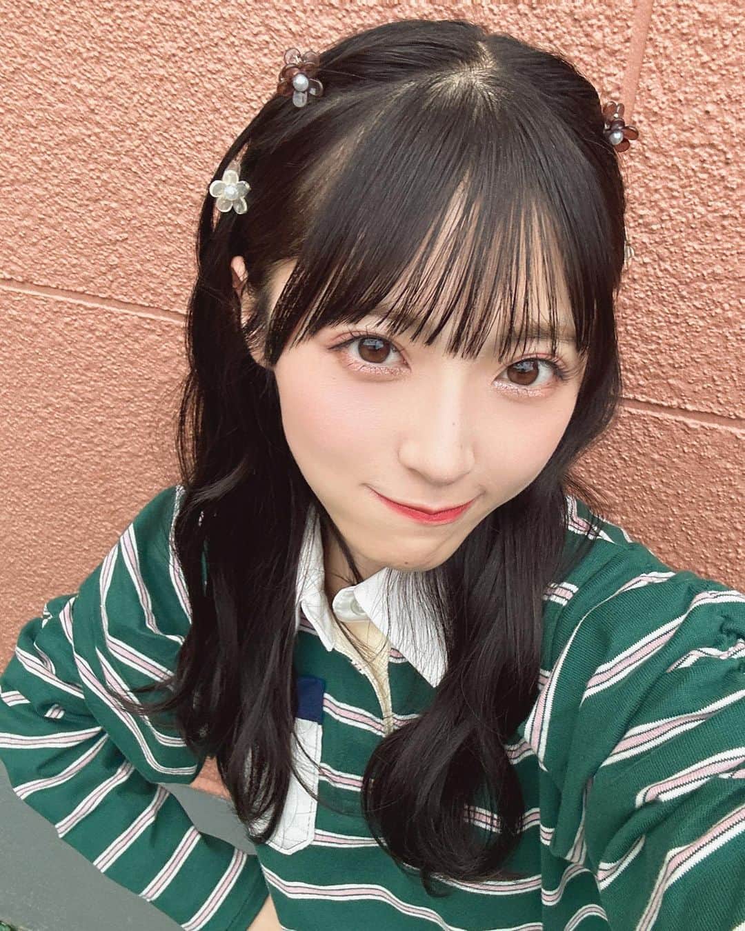 佐藤綺星のインスタグラム：「ラガー衣装🤍🧚   #アイドルなんかじゃなかったら  のジャケット写真撮影のときの オフショットです📸   #akb  #akb48  #佐藤綺星  #ラガーシャツ  #fyp」