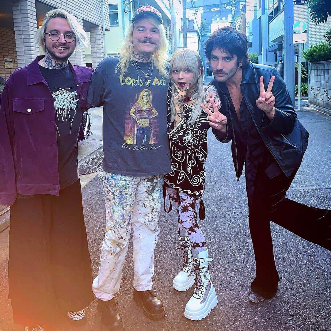 4s4kiのインスタグラム：「🌏🌎🌍🌓🌔🪐☄️☄️☄️☄️」