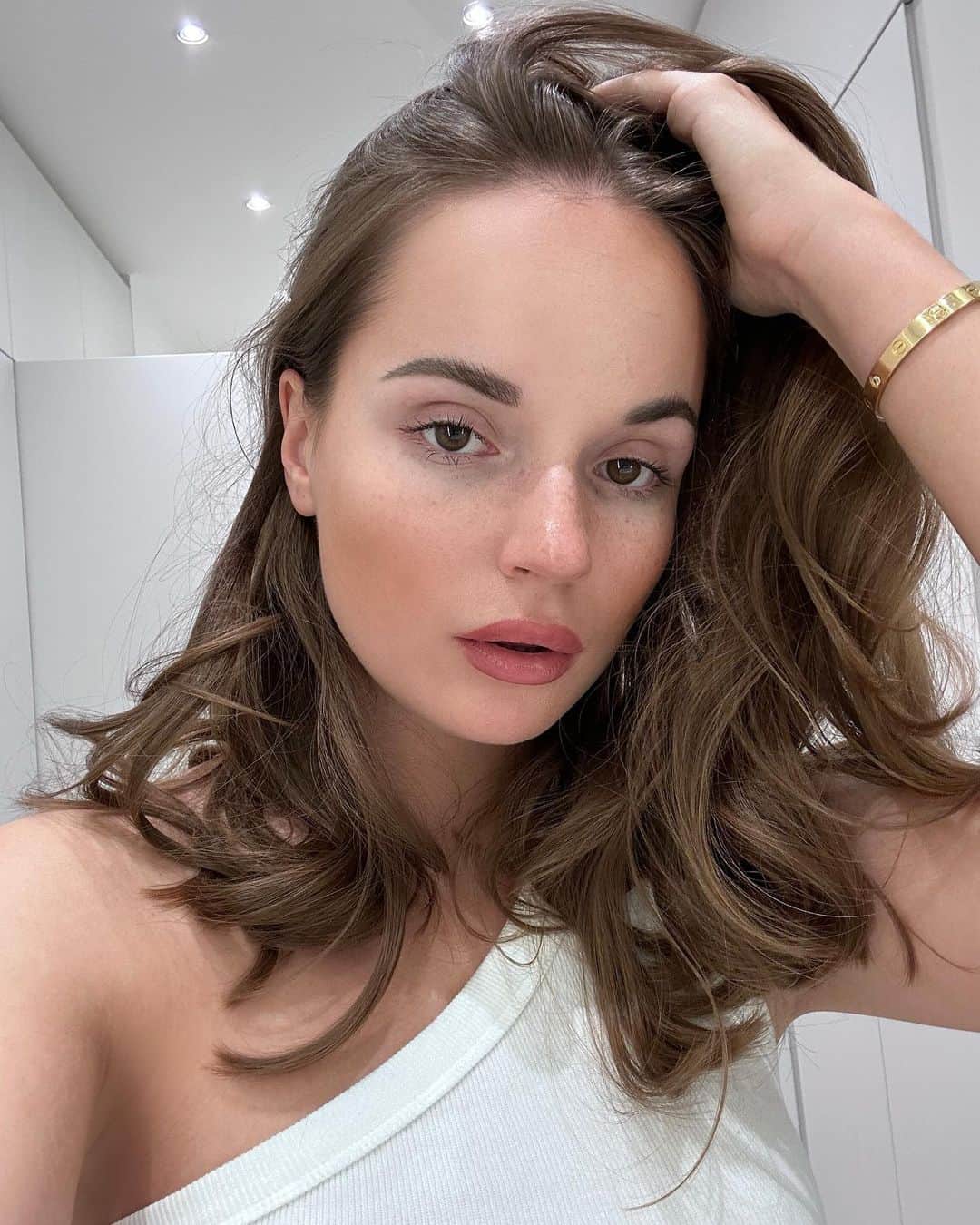 Sasha Spilbergのインスタグラム：「Осень…🧡🍃🌰」