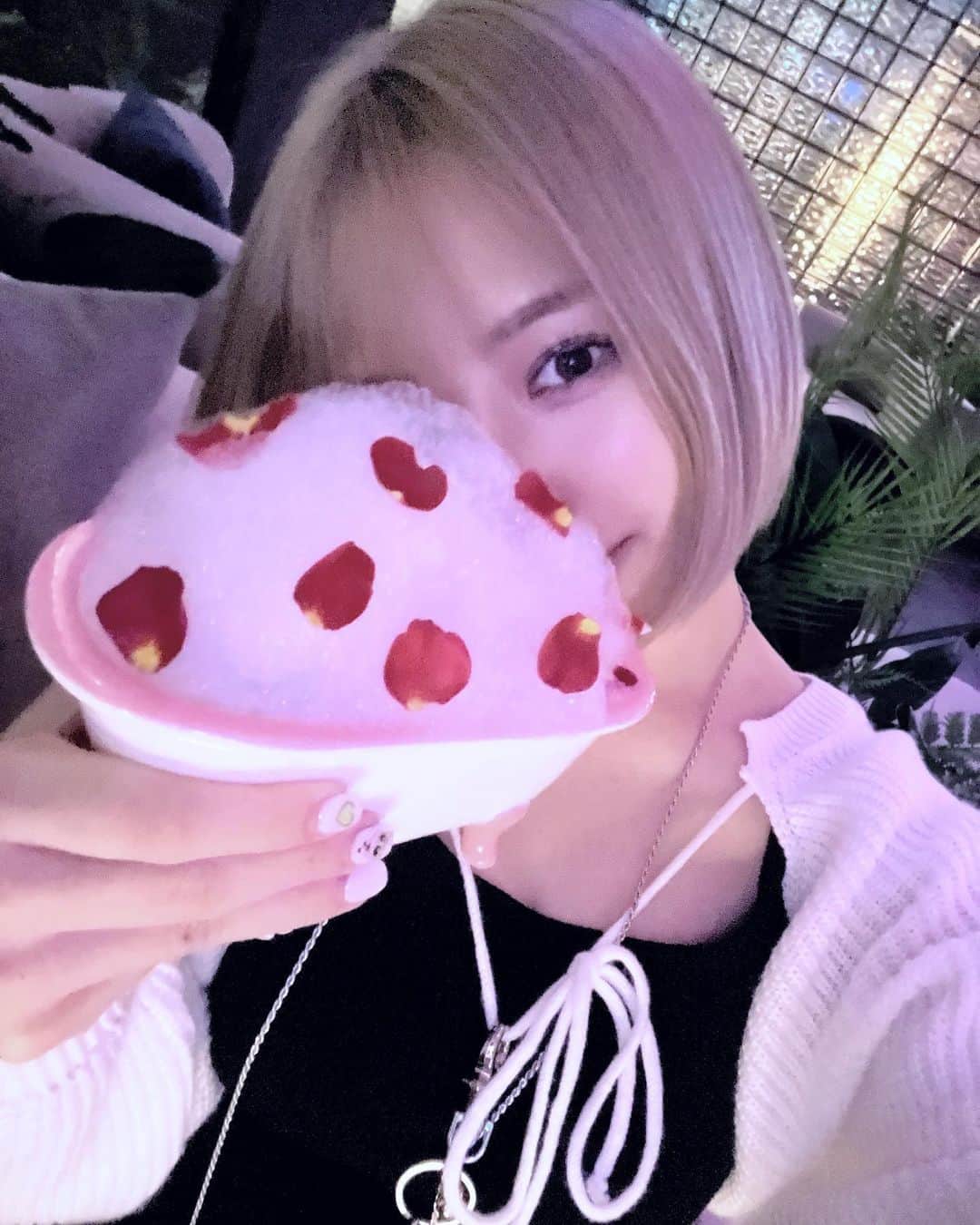 RIKAのインスタグラム：「😈🛀🌹」