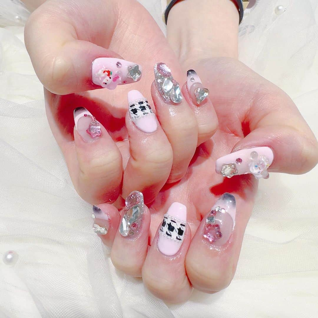 あいにゃんさんのインスタグラム写真 - (あいにゃんInstagram)「ꫛꫀꪝ✧‧˚ * * #newnail #nail #nailart #韓国ネイル#네일#네일아트#네일스타그램#무광네일 #キラキラネイル #ちゅるんネイル #ガーリーネイル #フレンチガーリー #ピンクネイル #千鳥柄ネイル #埋めつくしネイル #ワンホンネイル #ゆめかわネイル #ゆめかわいい #ゆめかわ #量産型ネイル #マイメロネイル #シナモンネイル #サンリオネイル #サンリオ #美甲 #日式美甲 #あいにゃんネイル」10月13日 20時43分 - ainyan0310