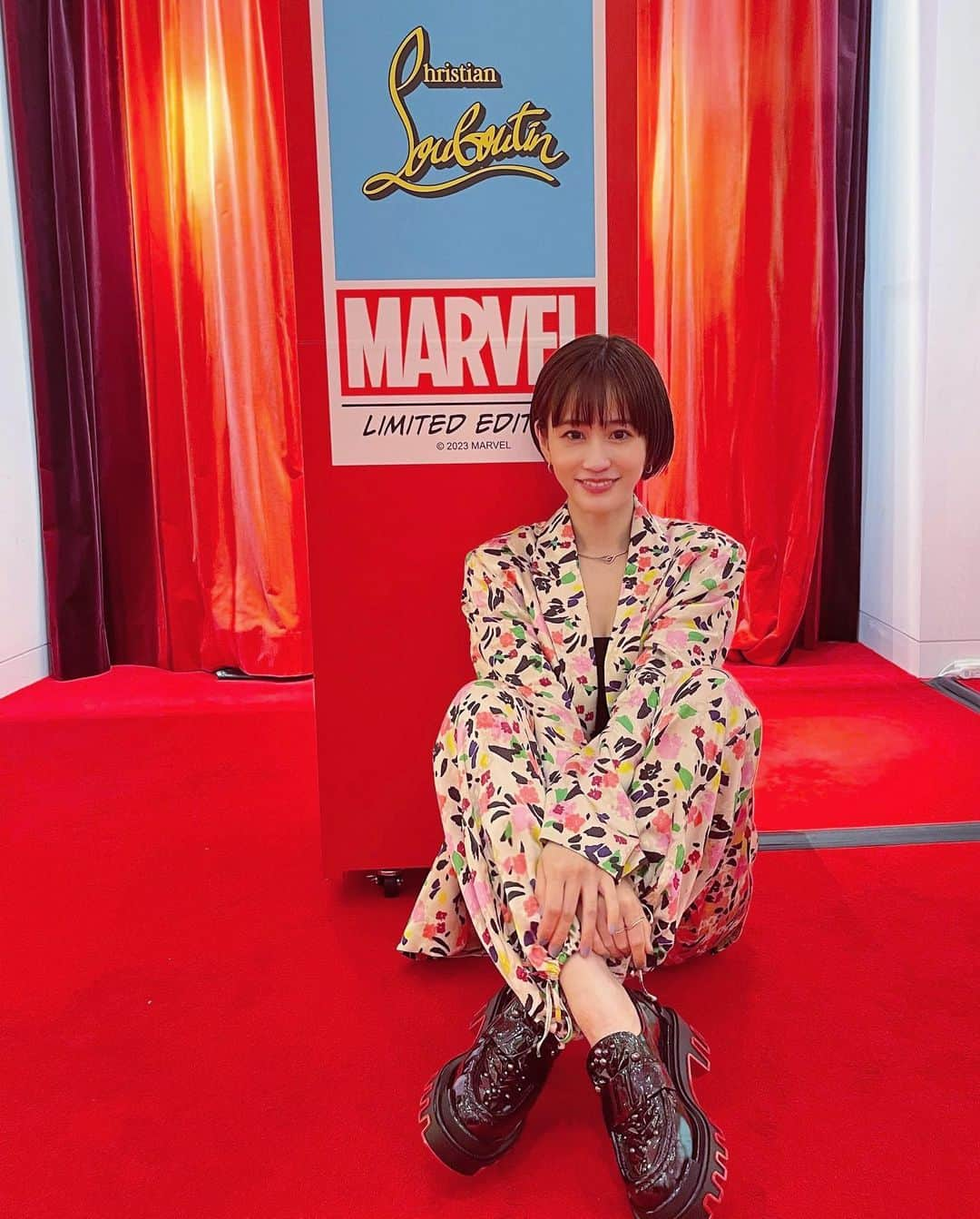 前田敦子さんのインスタグラム写真 - (前田敦子Instagram)「. #ChristianLouboutin-六本木ヒルズ店-  ChristianLouboutinとMarvel 20代になった頃私はファッションと映画に凄く興味を持ち、 出会えた事で確実に刺激をもらい、 沢山の思い出あるコラボ！！胸が熱い！！  世界観抜群で最強コラボです💙🧡💚 子供用も可愛かったなぁ。。⭐️  #PR #ChristianLouboutin #Marvel」10月13日 20時57分 - atsuko_maeda_official