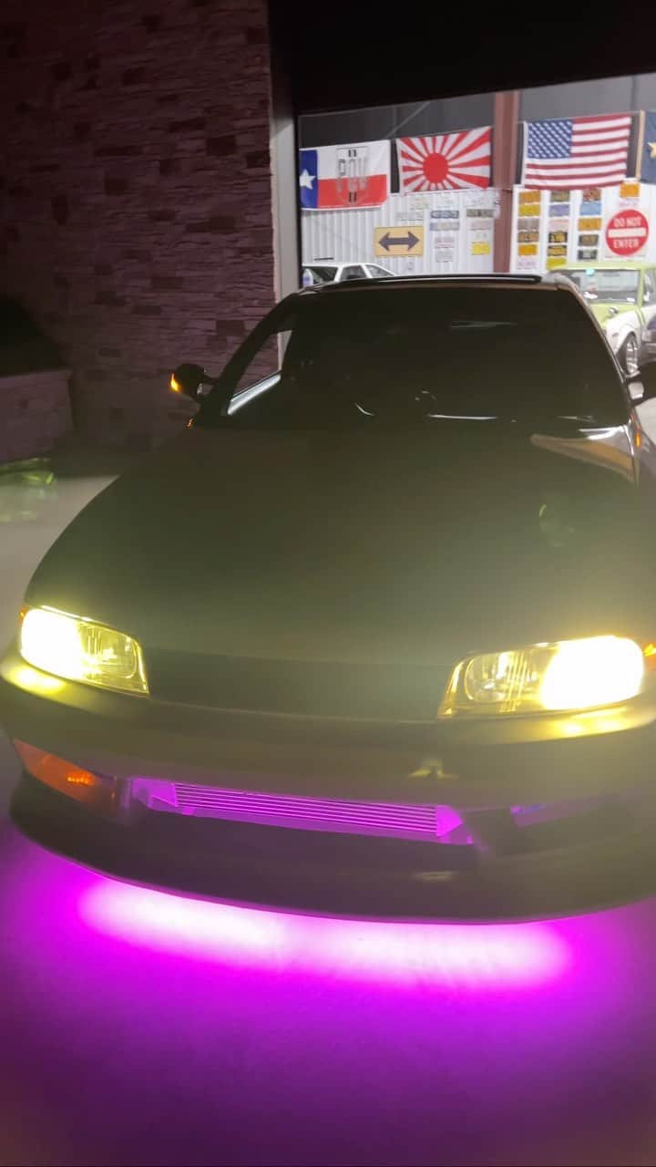 スティーブのインスタグラム：「A little Initial D Night Fever for the Kid and his Skyline with its underglow.  夜のあっちゃんスカイラインは。。」