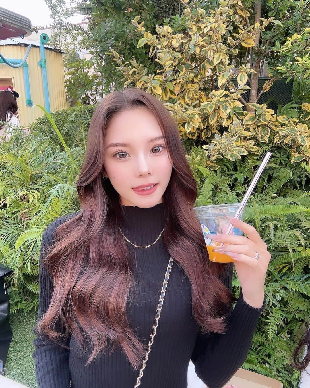 原田美優のインスタグラム：「. 久しぶりのユニバ🌎🤍 フローズンって一気に飲んだら 頭と心臓ら辺めっちゃ痛くなるのなんで？？」