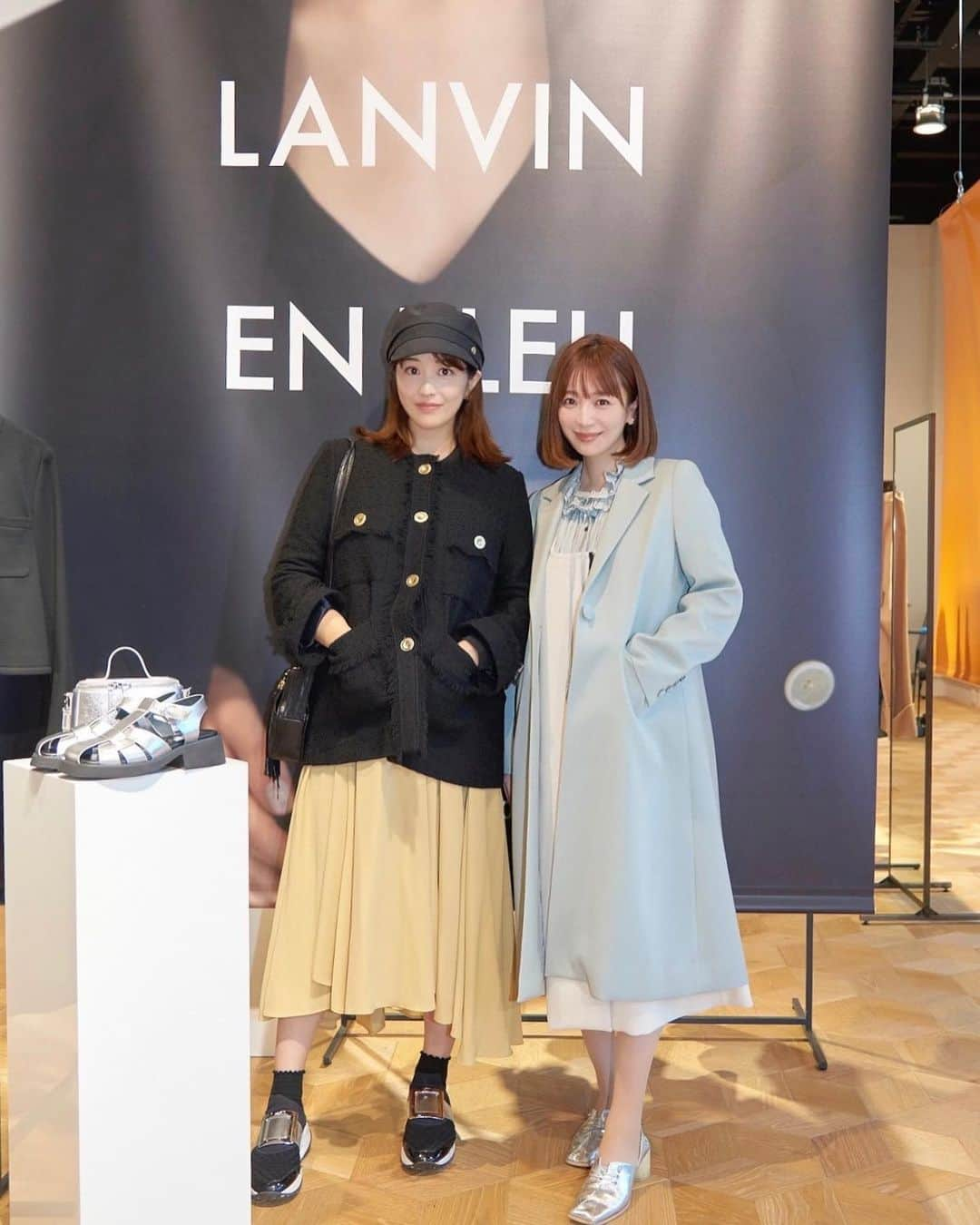 竹内渉さんのインスタグラム写真 - (竹内渉Instagram)「@lanvin_en_bleu_womens  2024SS展示会にマイと行ってきました^^ いつもありがとうございます👗  会場入るや否や一目惚れした、アイスブルーのスプリングコート 背中のデザインや形も可愛くて即決でした🥺色違いでネイビーもあったよ^^  ここ最近のランバンオンブルーのコレクションの中で1番好きだったかもしれない🥹届くの楽しみだなぁ😊  #PR #lanvinenbleu」10月13日 21時02分 - ayumu_takeuchi