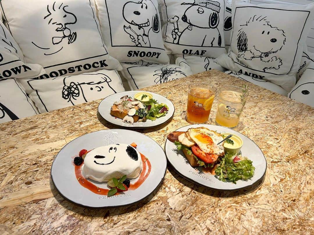 のインスタグラム：「【PEANUTS Cafe SUNNY SIDE kitchen(原宿)】  "期間限定"でピーナッツ カフェを満喫できる食事とドリンクがセットになった個室限定プランをご用意しています。  5つの異なるデザインの完全貸切コンセプトルームをぜひこの機会にご利用ください。  人気のある個室のためご予約がおすすめです◎  Have a special day in private room!　 Five differently designed private rooms. It is only available at the Harajuku location. Please enjoy our wonderful private rooms with your family and friends.  ご予約は、@peanutscafe_tokyo トップのリンクよりHPのショップページにてご確認ください。 ---------------------------------- ▶SHOP INFO 〒150-0001 東京都渋谷区神宮前1-14-30 WITH HARAJUKU B2F  OPEN/ 9:00 - CLOSE/ 21:30（L.O. 20:30） ----------------------------------」