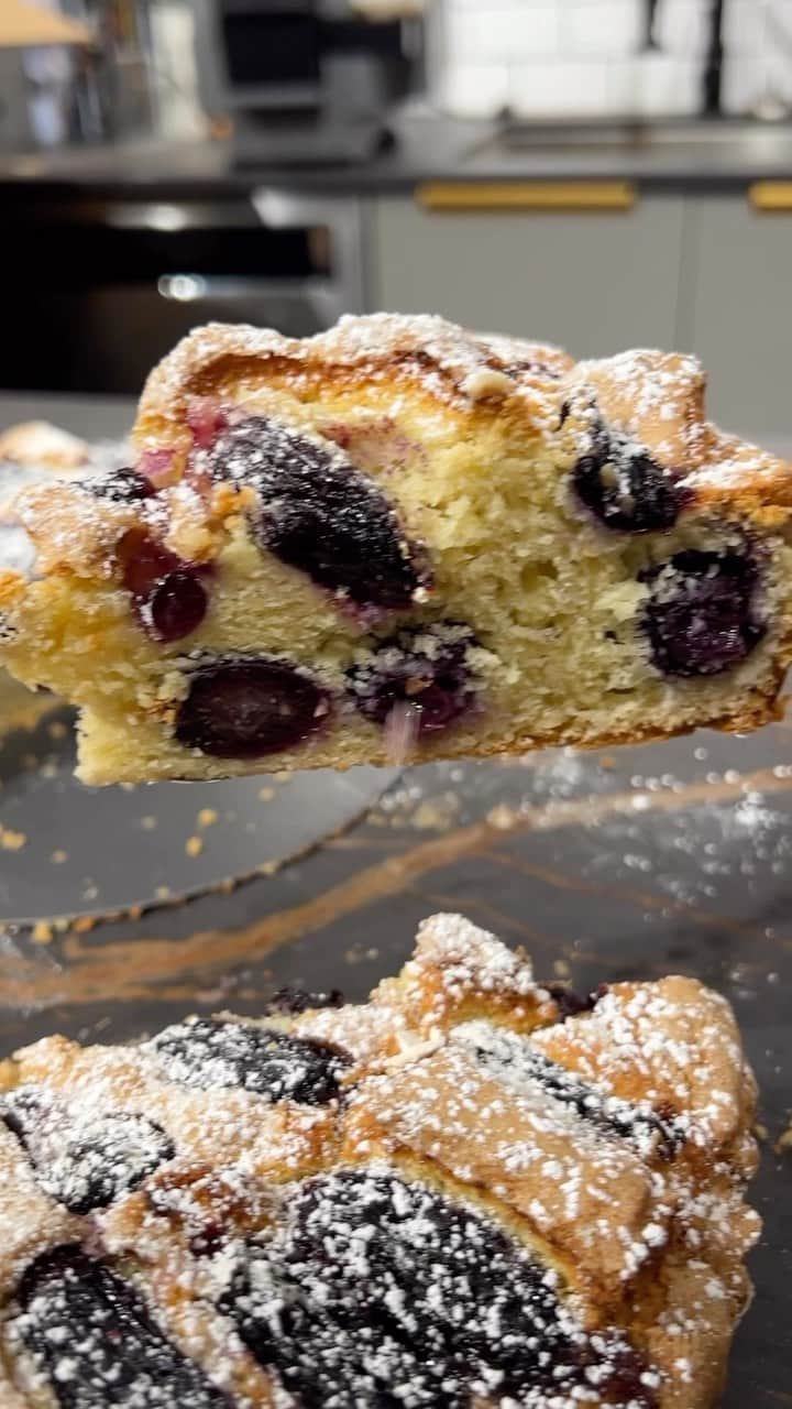 DOMINIQUE ANSEL BAKERYのインスタグラム：「Our Moon Drop Grape Torta Bertolina, our version of the traditional northern Italian grape cake, 🍇made with sweet and juicy Moon Drop grapes, olive oil, Amaretto syrup, and a hint of fresh orange zest. Typically made with Concord grapes, we’re using beautiful Moon Drop grapes, a variety of black grape that’s longer in length, with a juicy sweet and tart grape flavor. Here in Flatiron today through Sunday only.」
