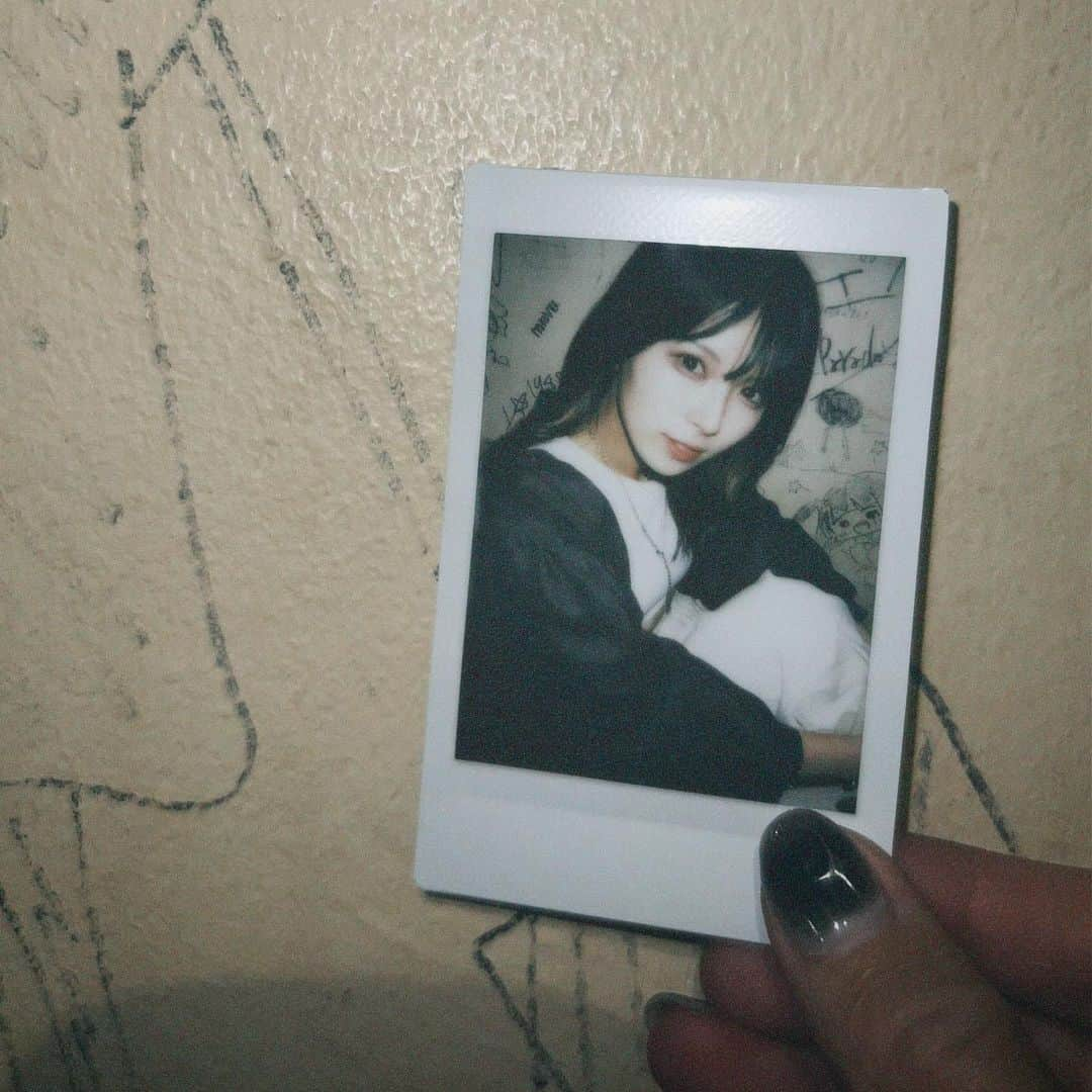 森脇加奈子さんのインスタグラム写真 - (森脇加奈子Instagram)「📸  #cheki #film #Faulieu #band #girlsband  #rock #rockband #musician #vocal #guitarvocal #guitarist #guitarplayers #japanese #japanesegirl  #tagsforlikes #followme #tfl  #일본 #셀카 #팔로우미 #데일리룩 #오오티디 #粉我」10月13日 21時23分 - canaco316