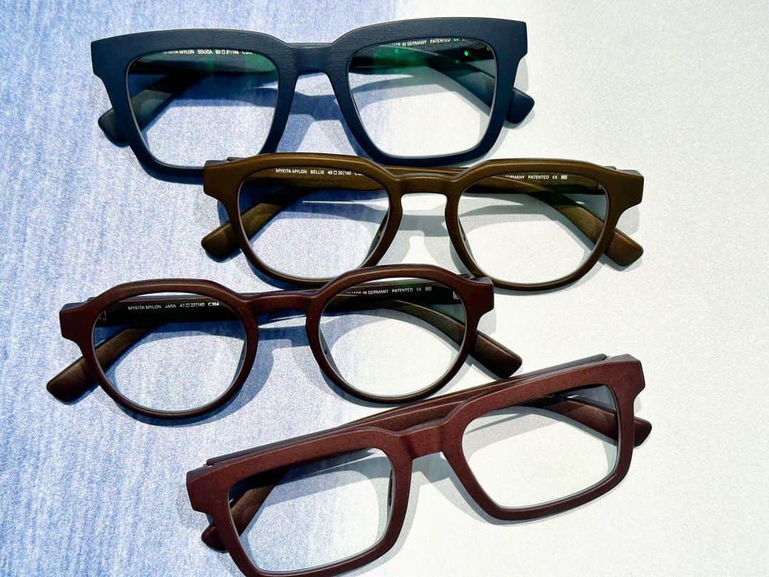 のインスタグラム：「【 New Arrival MYLON Collection 】   MYLON Collectionより新作が入荷致しました。 ステンレスとのハイブリッド型の眼鏡は今まで取り扱っておりましたが、オールMYLON素材での眼鏡は久しぶりの入荷となります。  ポリアミドというナイロンの一種を使用し、3Dプリンターで製造しているMYLON。 これだけのボリューム感があっても軽く、肌あたりも優しく人気のあるシリーズです。   他にも新作が多数入荷しております、ぜひ店頭にてご覧下さいませ。   New Arrival MYLON Collection   New arrival from MYLON Collection is now available. We have been offering hybrid type glasses with stainless steel, but it has been a while since we have received glasses made entirely of MYLON material.  MYLON is made of polyamide, a kind of nylon, and manufactured by 3D printer. This series is popular for its light weight and gentle feel against the skin even with such a large volume.   Many other new items are also in stock, please take a look at them in the store.  #mykita  #mykitamylon  #eyewear  #eyewearfashion  #マイキータ  #メガネ」
