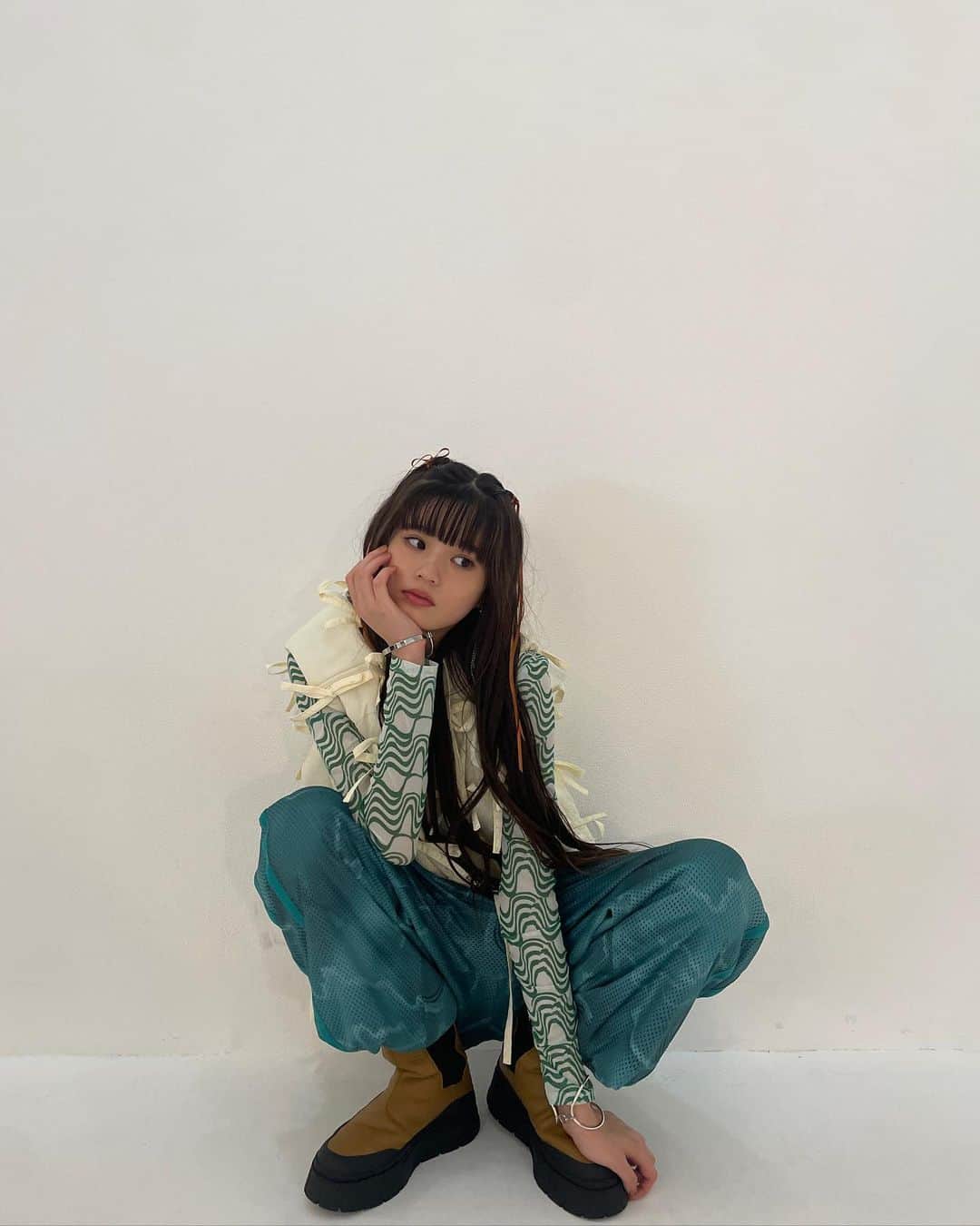 のインスタグラム：「新アー写見てくれたかなあ！？ みんなの感想聞きたい！ 新曲も沢山聞いてね！ 明日からライブスタート！楽しみ！ とあ〜ず😁✌️待ってるよお！」
