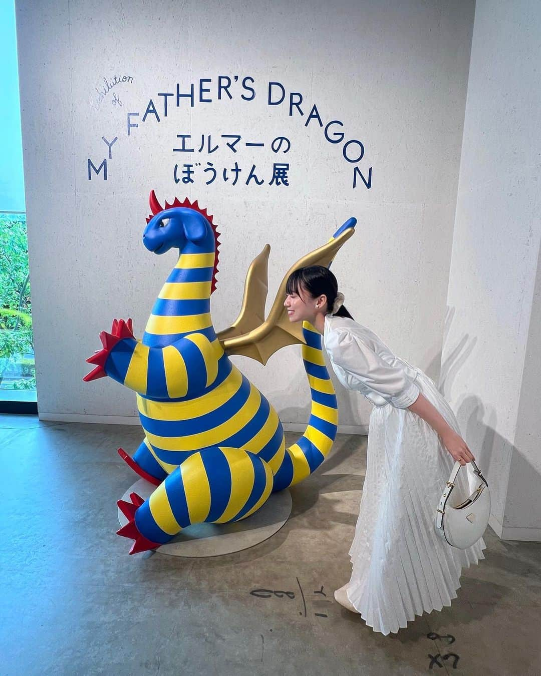 涼掛凛のインスタグラム：「エルマーのぼうけん展🦕  地図を見る度ワクワクして大好きだった本！  実は5枚目のグッズコーナーの文字はお友達のお手伝いで私も一緒に描かせて貰ったものなんです🫢 感動しちゃった…！  . . . . . . . #エルマーのぼうけん展 #エルマー #エルマーのぼうけん #playmuseum #プレイミュージアム #立川 #ミュージアム #お出かけスポット #芸術の秋」