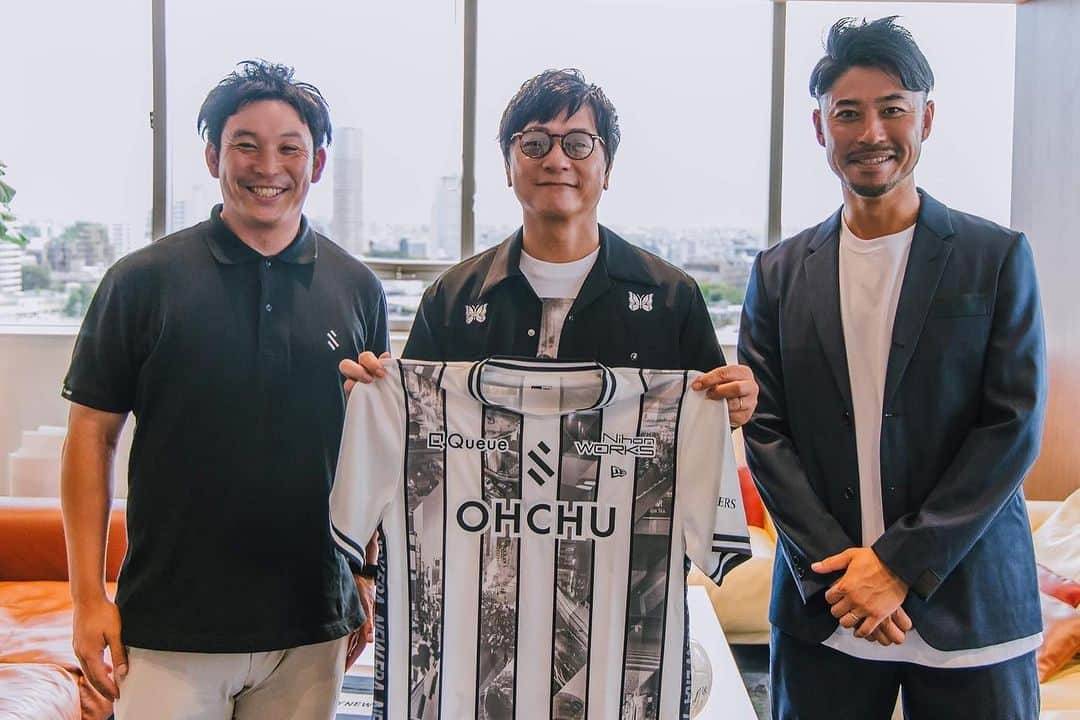 田中裕介さんのインスタグラム写真 - (田中裕介Instagram)「「ポルノグラフィティ岡野昭仁がSHIBUYA CITY FCに魅了される理由」　  SHIBUYA CITY FCのオフィシャルファンクラブ「MyCITY」会員限定コンテンツ第1弾として、対談を行わせて頂きました！  対談相手はあの 『ポルノグラフィティ』の 岡野昭仁さん。  学生時代に数々のヒット曲を聴きながら通学した事を思い出しました。  サッカーを愛する 岡野さん。 音楽やサッカーに懸ける 熱い想いをお聞きする事ができた90分でした。  色々な言葉が心に響きましたが、 なぜポルノグラフィティがここまでこれたのか。 の質問に対してのアンサーが　 1番印象的でした。  サッカークラブを大きくする チャレンジは夢のある事。 今の段階から応援させてもらう事に意味があると語ってくださいました。  色々な方に支えられて 引き続きSHIBUYA CITY FCは前に進み続けます。  岡野さん 対談のご出演ありがとうございました🙇‼︎  対談をご覧になられたい方はファンクラブ 『My city』への 加入をお願いします‼︎  詳しくはチームHPへ‼︎ https://www.scfc.jp/  @shibuyacityfc  @pg_staff  #ポルノグラフィティ #岡野昭仁」10月13日 21時30分 - yusuketanaka_official