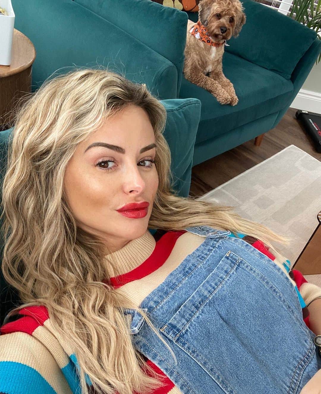 リアン・スグデンのインスタグラム：「𝕱𝖗𝖎𝖉𝖆𝖞 13𝖙𝖍   Halloween weekend imminent 👻👻👻  Hope people realise I’m just casually dressed as Chucky and not an adult toddler… 👹 (halloween themed outfits ALL weekend)」