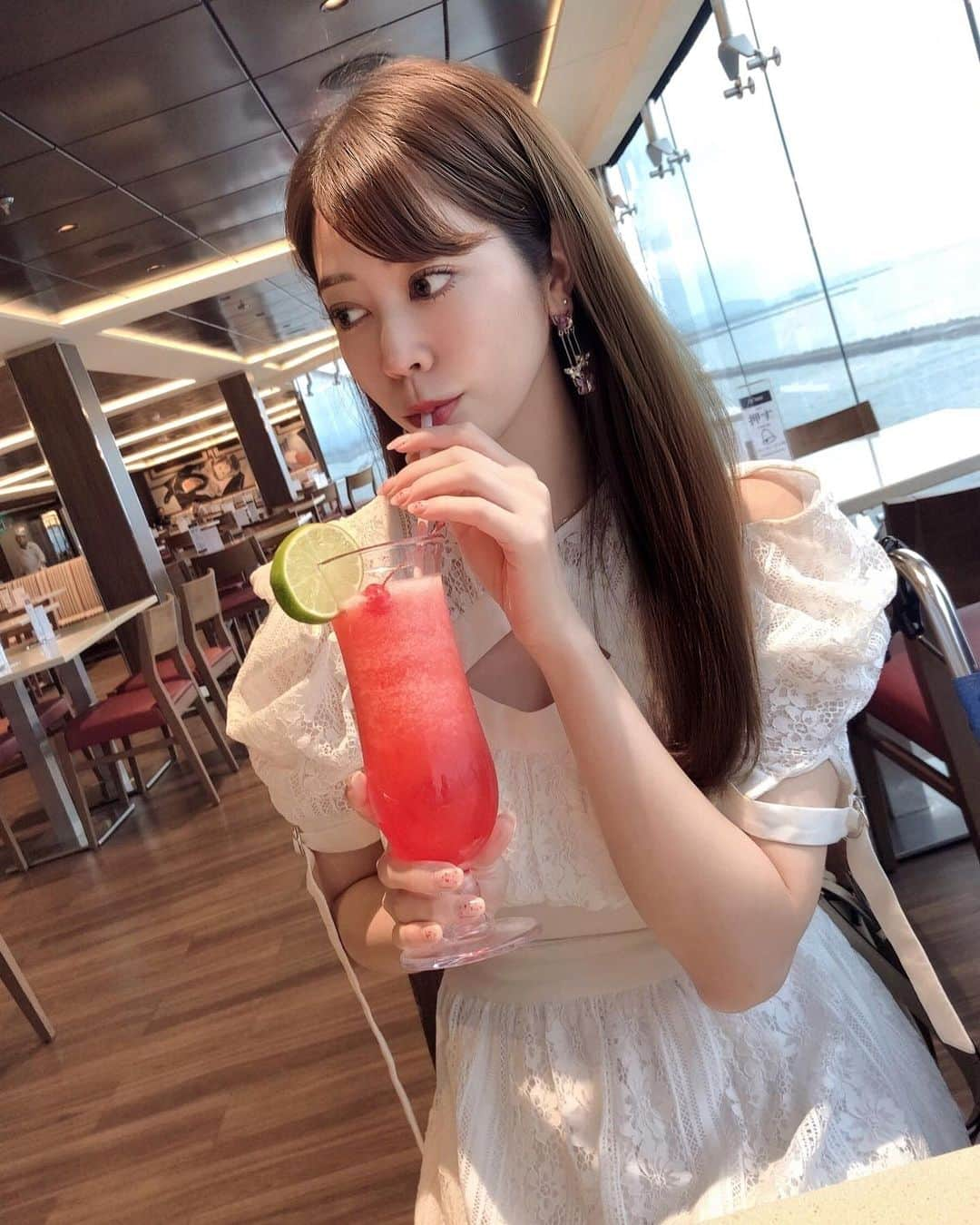 薄井美樹のインスタグラム：「． かわいいお酒🍹💕」