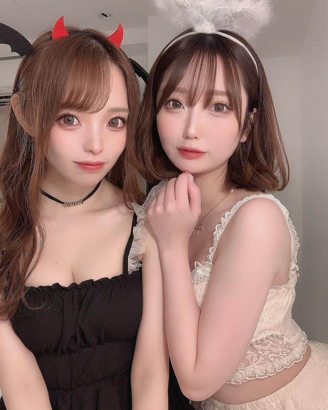 柳田なつみのインスタグラム：「天使と悪魔♡ ・ ・ #かななちゅ　#コスプレ　#天使　#悪魔　#ハロウィン　#ハロウィンコスプレ」