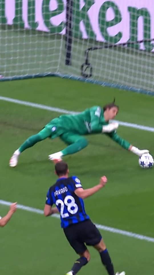 UEFAチャンピオンズリーグのインスタグラム：「Reactions 💯 Hand strength 💯 Yann Sommer 💪」