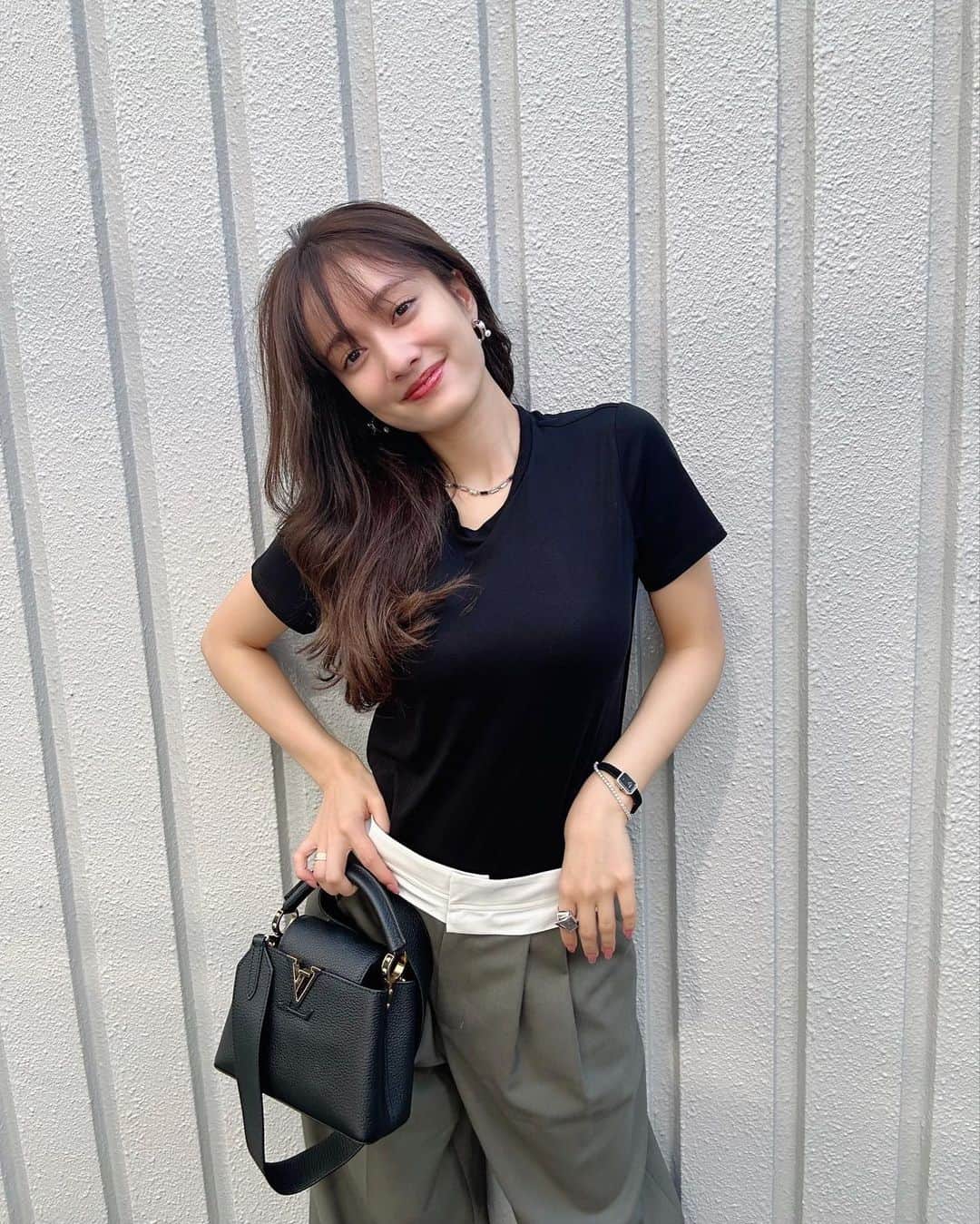 谷まりあのインスタグラム：「今週もお疲れ様でした☺️✨  基本的にシンプルが好きです！ また明日ね☺️  Thank you @louisvuitton」