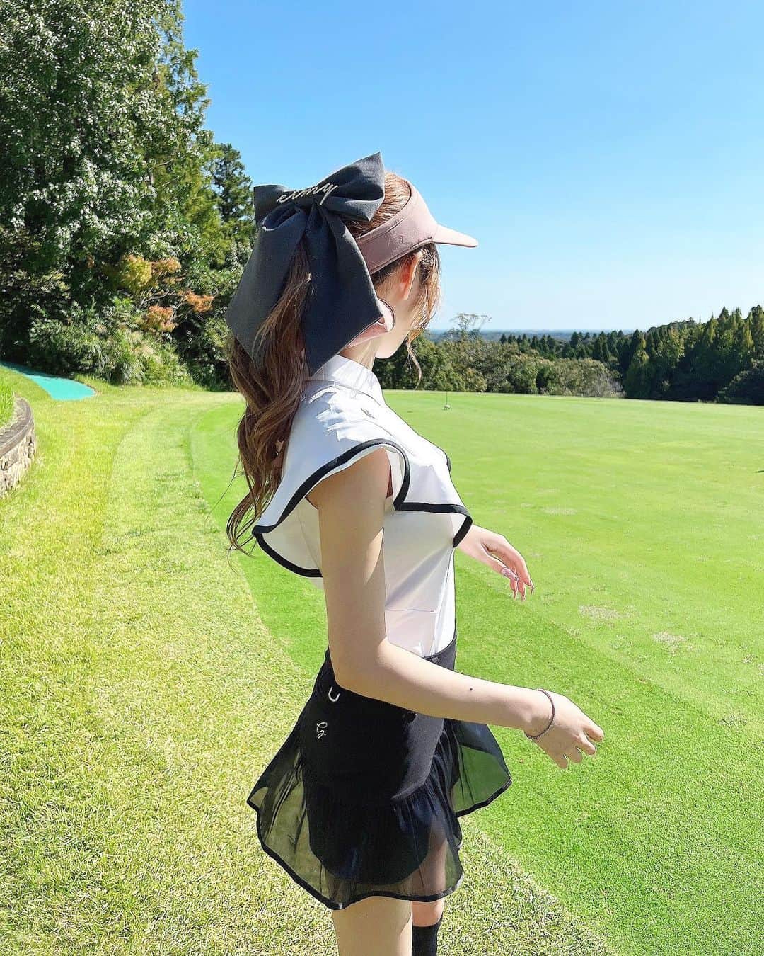 浦西ひかるさんのインスタグラム写真 - (浦西ひかるInstagram)「秋になってきたから何ヶ月かぶりのゴルフ⛳️  ゴルフウェアだけ買うペースは止まらず、 夏でコース行くの暑いからウェアだけ溜まってたから やっと行けた🤣🤣  教えてもらいながら回ったから久々やったけど スコア104で天気も良くて楽しかった〜❤️‍🩹❤️‍🩹  #ゴルフ女子 #ゴルフ #ゴルフ場 #ゴルフコーデ」10月13日 21時41分 - uranishihikaru