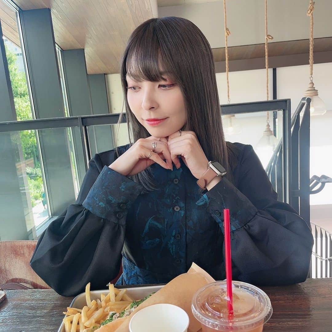 のインスタグラム：「😶」