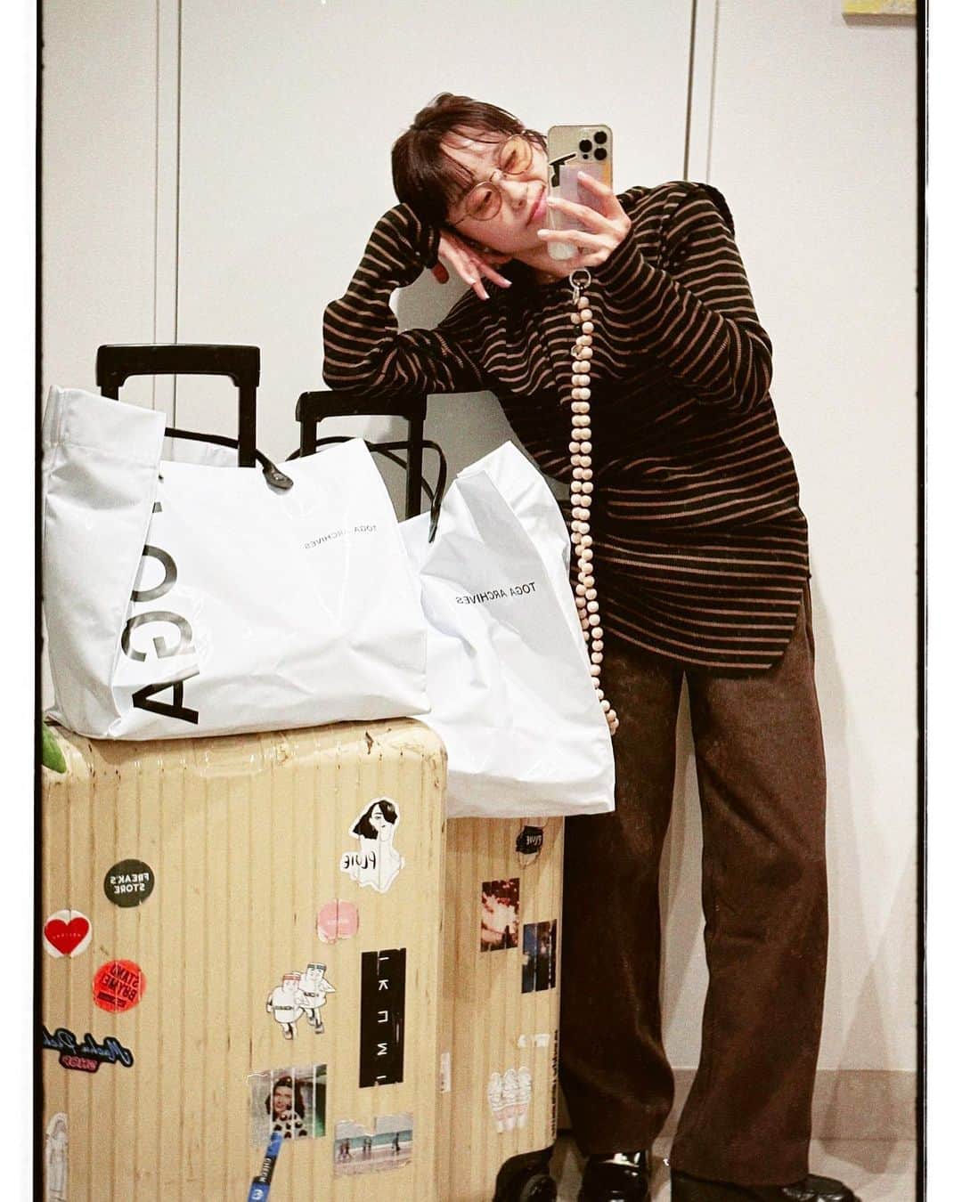 高橋愛さんのインスタグラム写真 - (高橋愛Instagram)「荷物、いっぱい🐻💓  はぁ〜 楽しかった！！！！ 自分でスタイリングするの 選ぶのも楽しいし 荷物入れるのも楽しいんだけどね  片付けだけが 好きじゃないんだな〜 がんばりまーーす。🥸 ㅤㅤㅤㅤㅤㅤㅤㅤㅤㅤㅤㅤㅤ #今日のたかはし #UNIQLO #UNIQLOU #ユニクロユー #uhr #茶色 🐻  明日は、いよいよ 本番です！！！！！  幕張にて、お待ちしています！  はるみんの分も、頑張るね💪🏻😉😜❤️✨」10月13日 21時42分 - i_am_takahashi