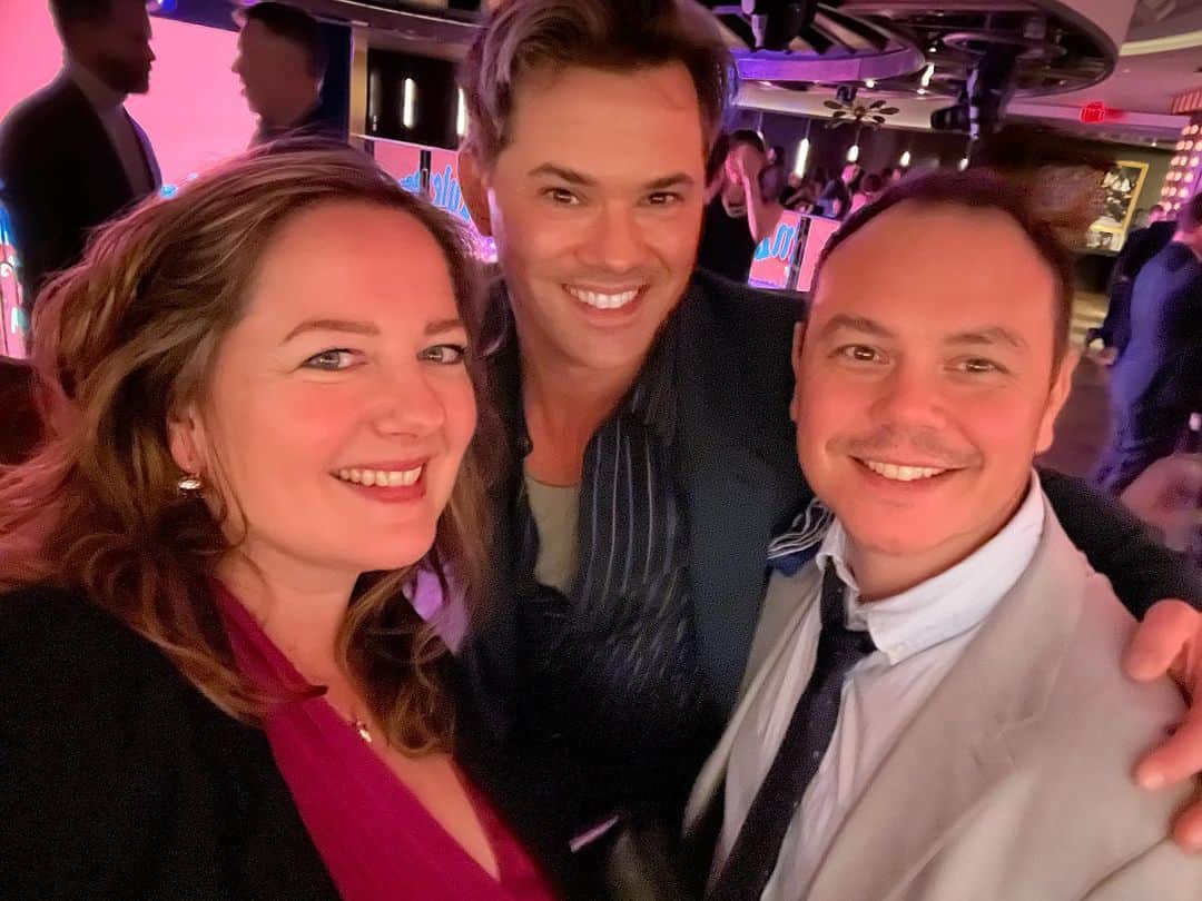 ズザンナ・シャコフスキーのインスタグラム：「Last night @andrewrannells opened #GutenbergBroadway It’s the most beautiful feeling to watch someone you love knock it out of the park in such an extraordinary way. I know the feeling well. Andrew is an absolute phenomenon ❤️」