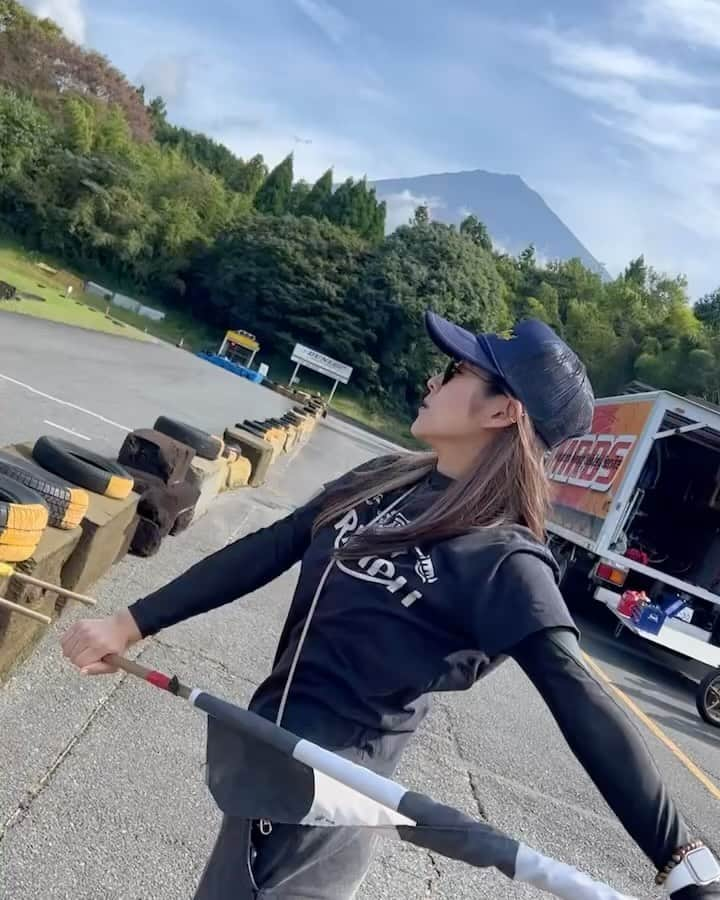 采女華のインスタグラム：「チェッカーさん🏍️🏁」