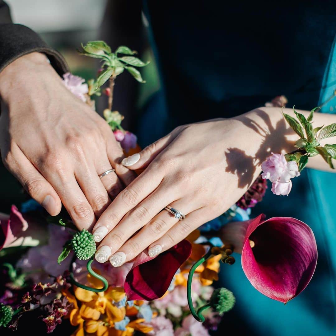 北野クラブ　ソラさんのインスタグラム写真 - (北野クラブ　ソラInstagram)「. . . wedding ring💍 . . .  ---------------------------  Bʀɪᴅᴀʟ ꜰᴀɪʀ…  @kitanoclubsolaにて 大好評ブライダルフェアを 開催しております📣  プロフィール欄のHPまたは DMでの受付もしております✳︎  土日祝は“9:00”のご来館・平日は“会場見学1件目”の皆様に期間限定で"選べるギフト3万円分”のプレゼントがあります♡ 旅行券や家電、グルメなどお好みのアイテムをチョイスいただけます  北野クラブソラスタッフ一同 皆様とお会いできる日を 楽しみにしております😌🌿  ---------------------------  #北野クラブソラ #kitanoclubsola#北野クラブsola#ウェディング#marry花嫁 #ウェディングニュース#ウェディングレポ#プレ花嫁#プレ花嫁さんと繋がりたい #神戸結婚式#卒花嫁レポ#2023冬婚#2023春婚#2023夏婚#2023秋婚#結婚式準備#kobewedding#関西花嫁#神戸花嫁#神戸結婚式#結婚式#solawedding#sola花嫁」10月13日 21時45分 - kitanoclubsola