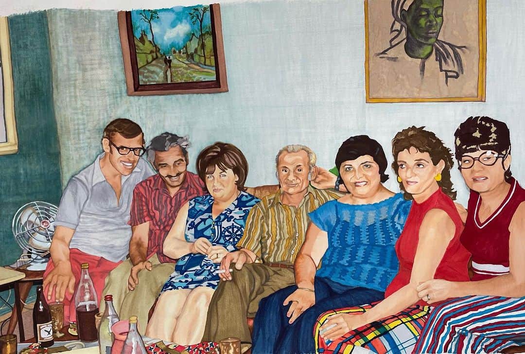 リサ・エデルシュタインのインスタグラム：「Pictured: My parents visiting our family in Nir Tzvi, Israel in the 1960’s. I have hesitated to post about this because I am in mourning over the unthinkable brutality and loss of life. And yet to write this means to also have to hope and pray that I can speak from my heart without death threats, as that seems to be what social media is for. My heart goes out to everyone who has lost loved ones during this incredibly painful time. I have shed many tears this week, held and been held by friends, and I am praying for the end of this terrorism, for #peace for both Israel and Palestinians and for the safe return of the hostages.」