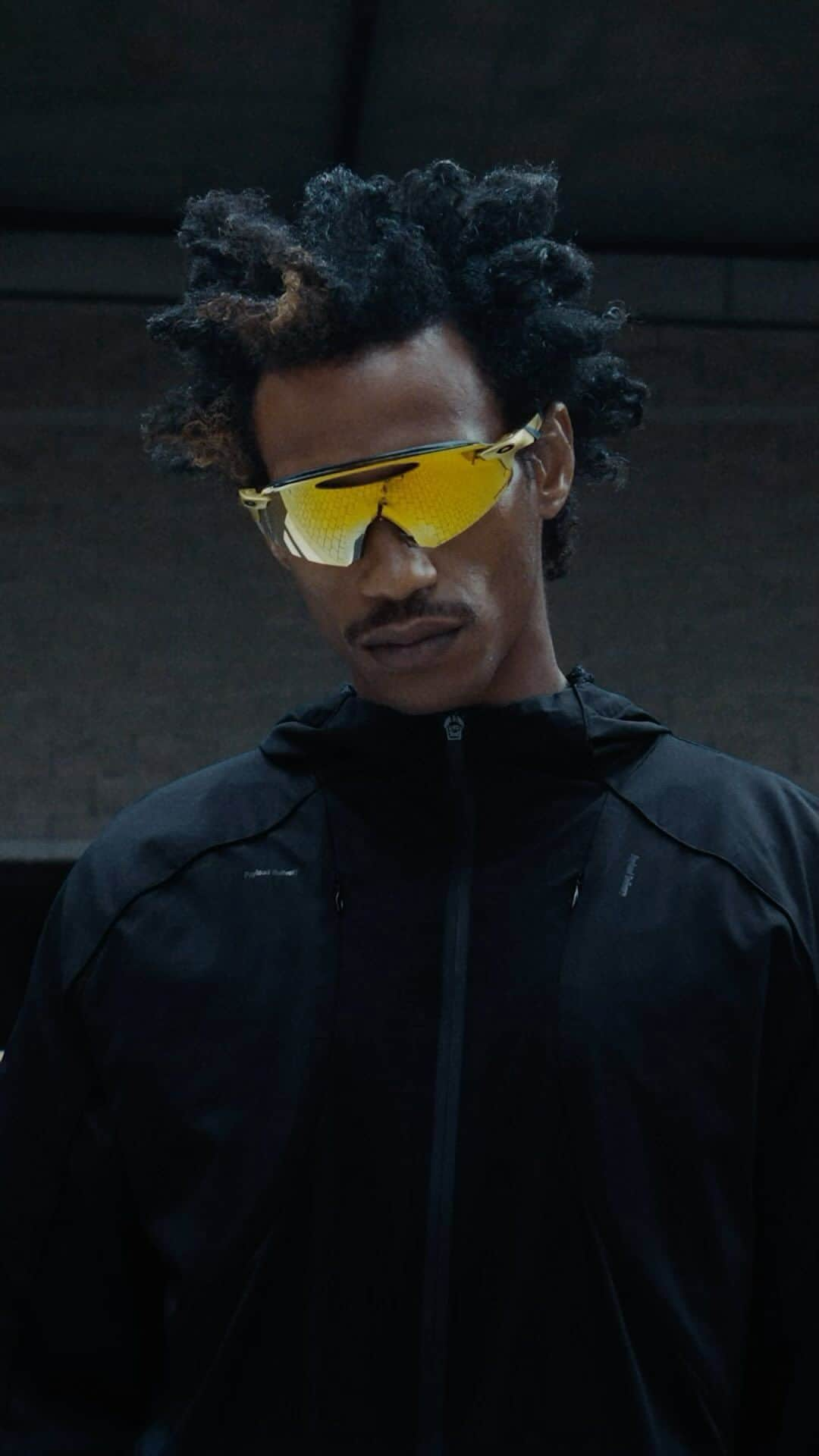 OAKLEYのインスタグラム：「In a world that’s always evolving, instead of waiting, we’re entering a new dimension. Re-defining the aesthetic for gear that works and smashing limitations on design. #CrushTheOrdinary with the Encoder Extension Collection.」