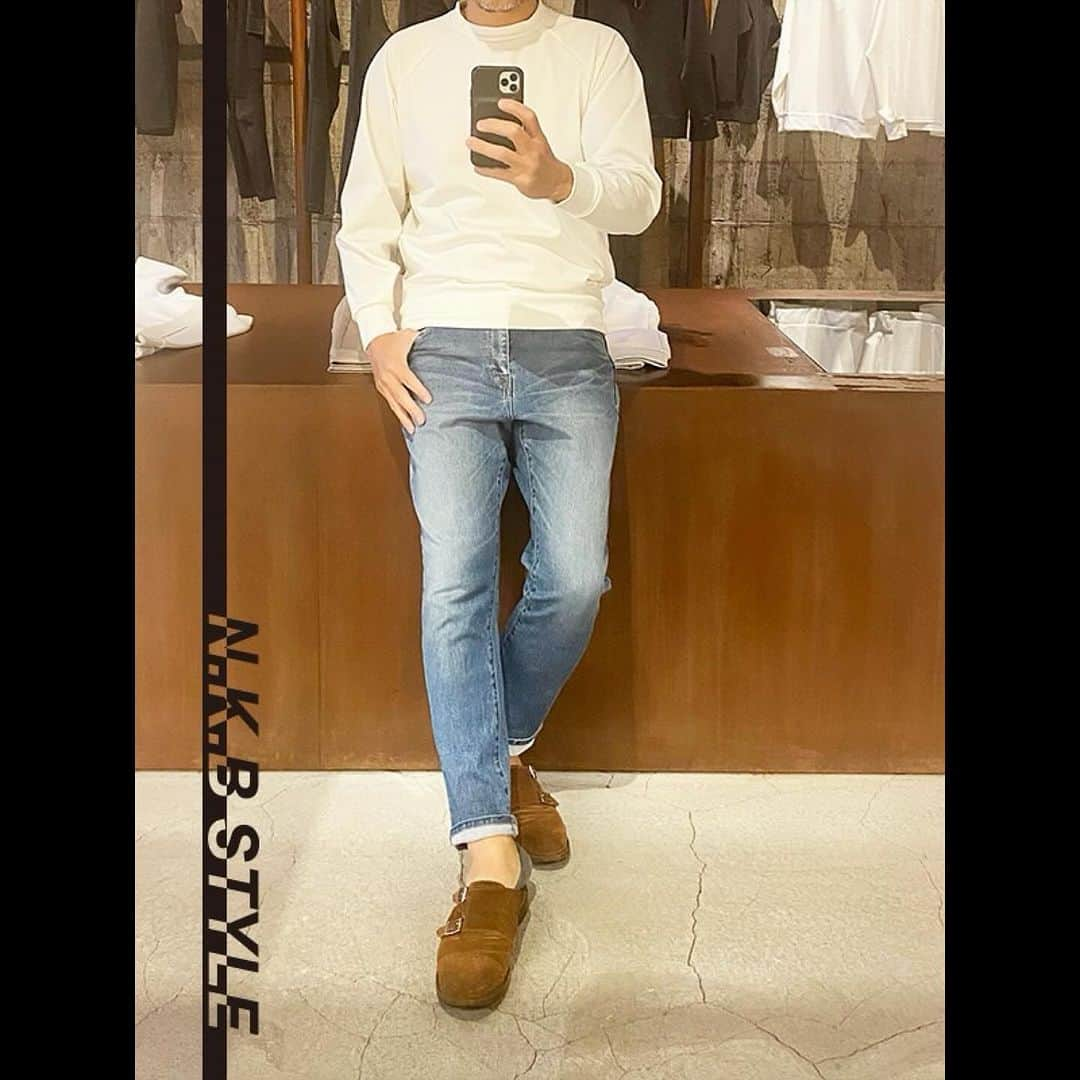 セレクトショップN.K.Bのインスタグラム：「✨今日のN.K.B STYLE✨ 👕【カットソー】junhashimoto 2023 A/W TUCK SWEAT CREW (WHITE) 👖【パンツ】junhashimoto 2023 A/W NEO CLASSICO DENIM (USED)  セレクトショップN.K.B小林です。  昨日に引き続きjunhashimoto 2023 A/W TUCK SWEAT CREWでのスタイル☆  N.K.Bの店頭では、色違いで今回着用しているWHITEもございます♪  是非、お試しください。  全品送料無料❗️新規会員登録ですぐ使える1,000ポイントも進呈中です。  ++++++++++++++++++++ N.K.Bは、福井県福井市にあるセレクトショップ。 オーナーの小林が、取扱ブランドの最旬コーデと新作先行予約・入荷情報をPostしています。 もしよければ、いいね＆フォローよろしくお願いします❗  【主な取扱ブランド】 AKM | エイケイエム VEGAHLUXE | ヴェガリュクス 1piu1uguale3 | ウノピュウノウグァーレトレ 1piu1uguale3 SPORT| ウノピュウノウグァーレトレスポーツ LUXE163AKMBB | リュクス163エイケイエムビービー Junhashimoto | ジュンハシモト TFW49 | ティーエフダブリューフォーティーナイン TOM FORD EYEWEAR | トムフォード アイウェア DABORO | ダボロ PIUORO | ピウオッロ MOOSEKNUCKLES | ムースナックルズ newblance | ニューバランス and more… ++++++++++++++++++++  #Junhashimoto #ジュンハシモト  #エヌケービー #メンズファッション #メンズファッションコーデ #ファッション好きと繋がりたい #メンズコーデ #お洒落さんと繋がりたい #おしゃれさんと繋がりたい #服好きな人と繋がりたい #ファッション好きな人と繋がりたい #ファッション大好き #今日のコーデ #本日のコーデ #ファッションコーデ #インスタファッション #エヌケービー #ファッションスナップ #ファッション好き #アパレルショップ #ファッションコーディネート #メンズアパレルショップ」