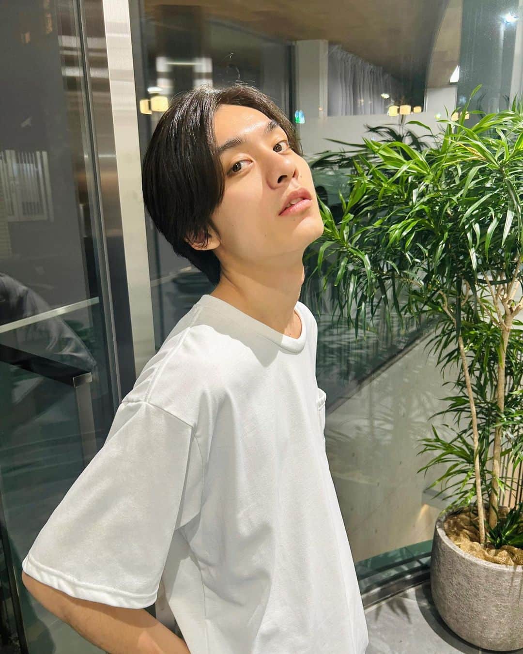 吉田知央さんのインスタグラム写真 - (吉田知央Instagram)「髪がもさかったのでたいきくんが新しい働くお店で切って頂きました〜〜 ありがとうございました〜〜  （ @taikinbo ）」10月13日 21時51分 - chihiro__yoshida