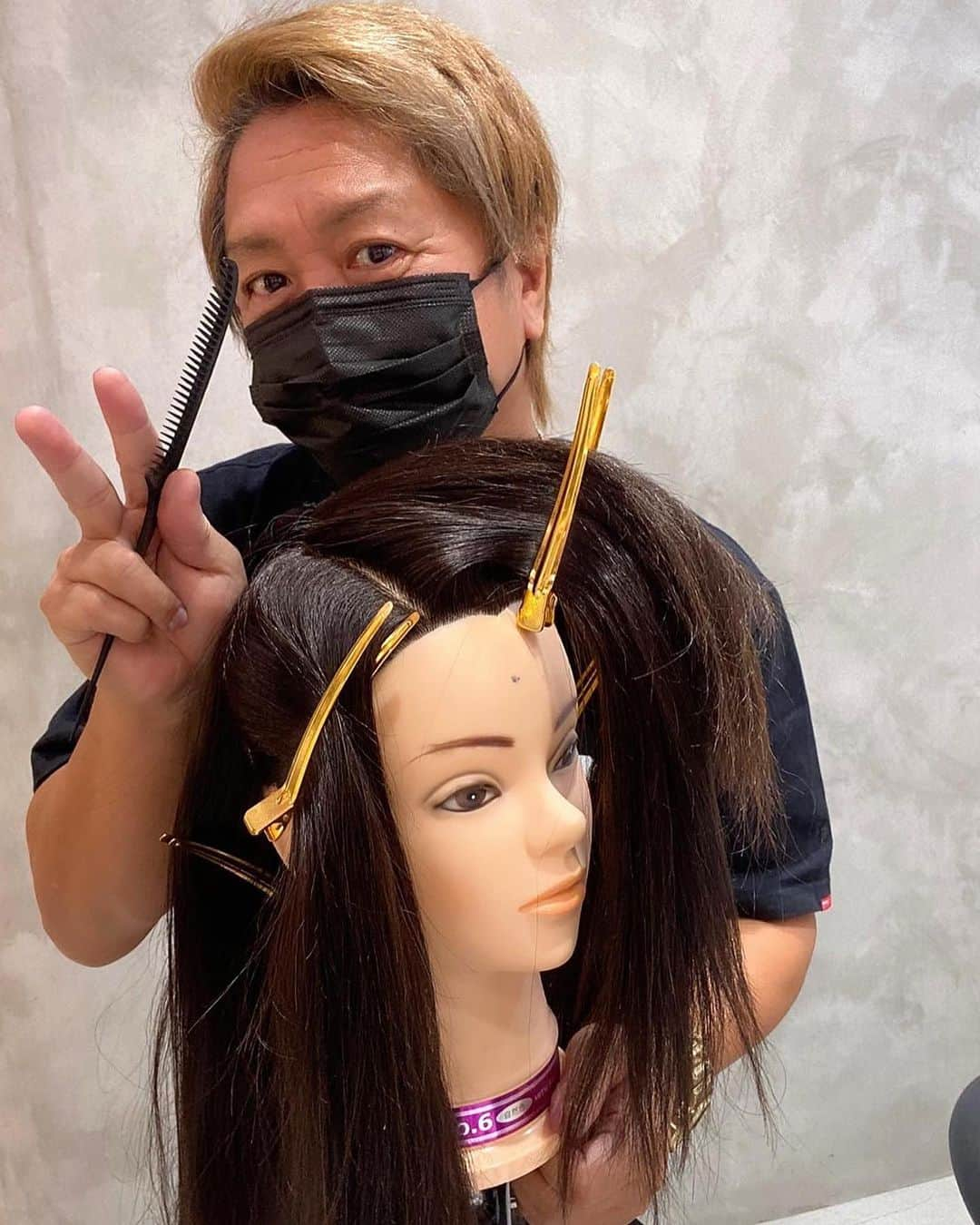 hair_ISMさんのインスタグラム写真 - (hair_ISMInstagram)「高崎の皆様、よろしくお願い致します🙇‍♂️🙏  来週は楽しみにしていた、群馬県高崎市のセミナーだ。💖💖 僕は高崎市のアーティストに憧れていたから毎回、 高崎はワクワクします。 高崎市の美容師の皆様、どうぞ宜しくお願いします。 皆様にお会い出来るのを楽しみにしております。 大好きなアーティスト達が生まれた場所で 一生懸命やらせて頂きます。✨✨🙇‍♂️  #山田かまち #boowy #布袋寅泰#氷室京介 #群馬県#群馬県高崎市 #群馬県美容室」10月13日 21時52分 - hair_ism