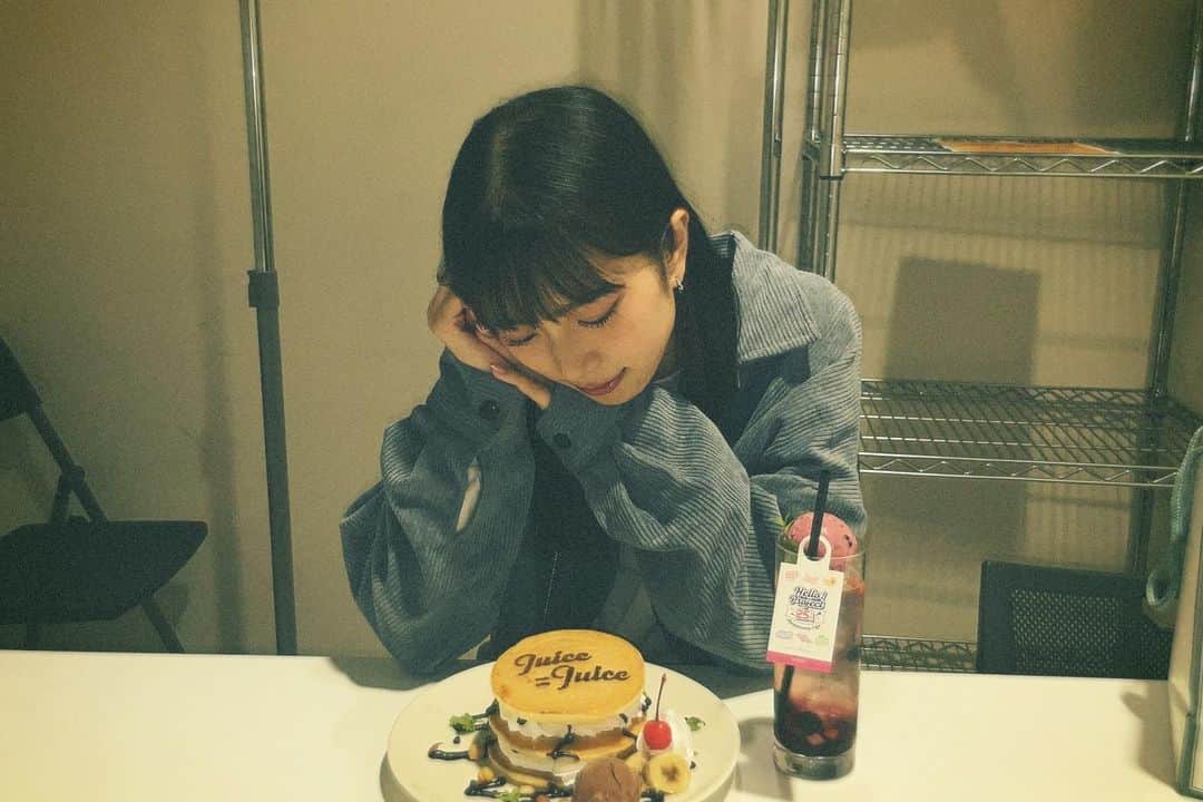 井上玲音のインスタグラム：「・ ・ タワレコカフェ行ってきたよ〜  #江端妃咲 #井上玲音」