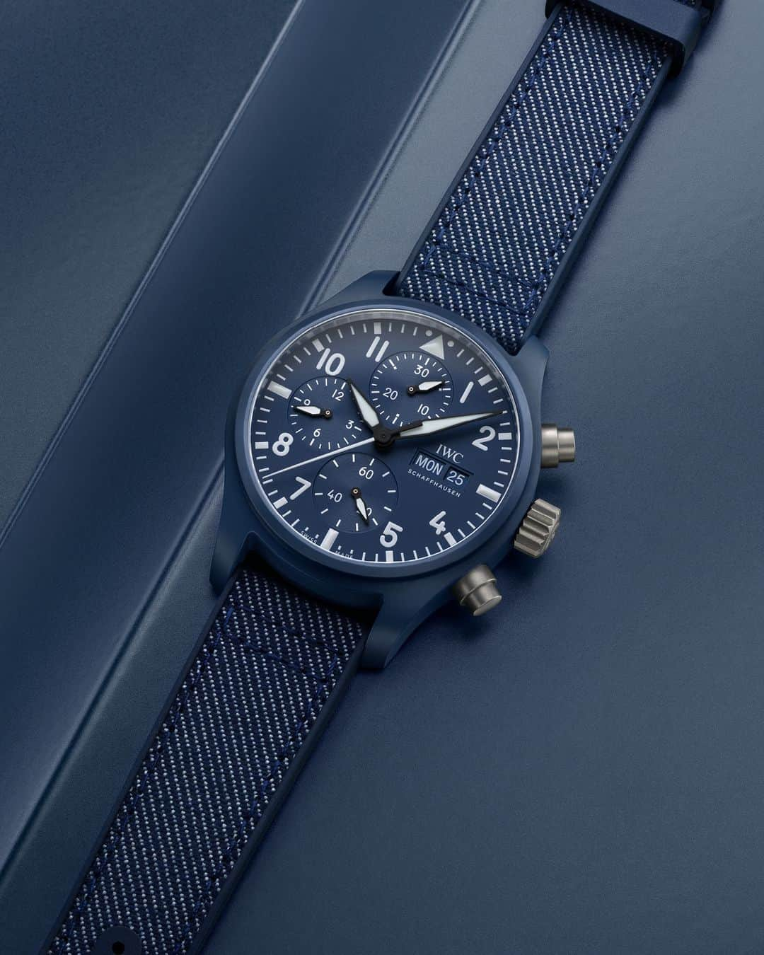 IWCさんのインスタグラム写真 - (IWCInstagram)「We are pioneers in the use of ceramic for watch cases.   Producing a watch case in colored ceramic, such as the one used in our Pilot's Watch Chronograph 41 Top Gun Oceana, requires different, highly pure, raw materials and a distinct mixing ratio must be adapted to each particular ceramic color. This signature marine blue hue is combined with luminescent hands and appliqués to ensure excellent readability.   #IWCpilot | #TheReference | #IWCtopgun | #IWCoceana   🔗Link in Bio  📸The ref. IW389404」10月13日 22時00分 - iwcwatches